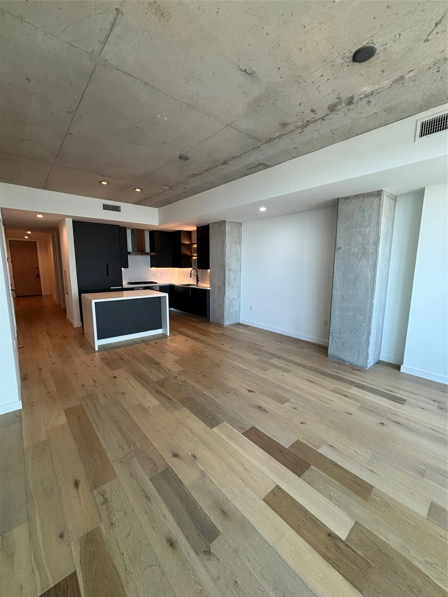 Apartment For Rent in Dallas County , 1801 N Pearl Street 3606, Dallas, Texas 75201, 2 Bedroom, 2 Bathroom, 2 Garage spaces, 1,149 Sqft, built in 2021, mls#21391502, Real Estate Agent in Dallas, Homes For Rent in Dallas county, Homes For Rent in Dallas, Realtor in Dallas Texas, Real Estate Brokerage Independent Realty Texas, Luminita Cordes Realtor