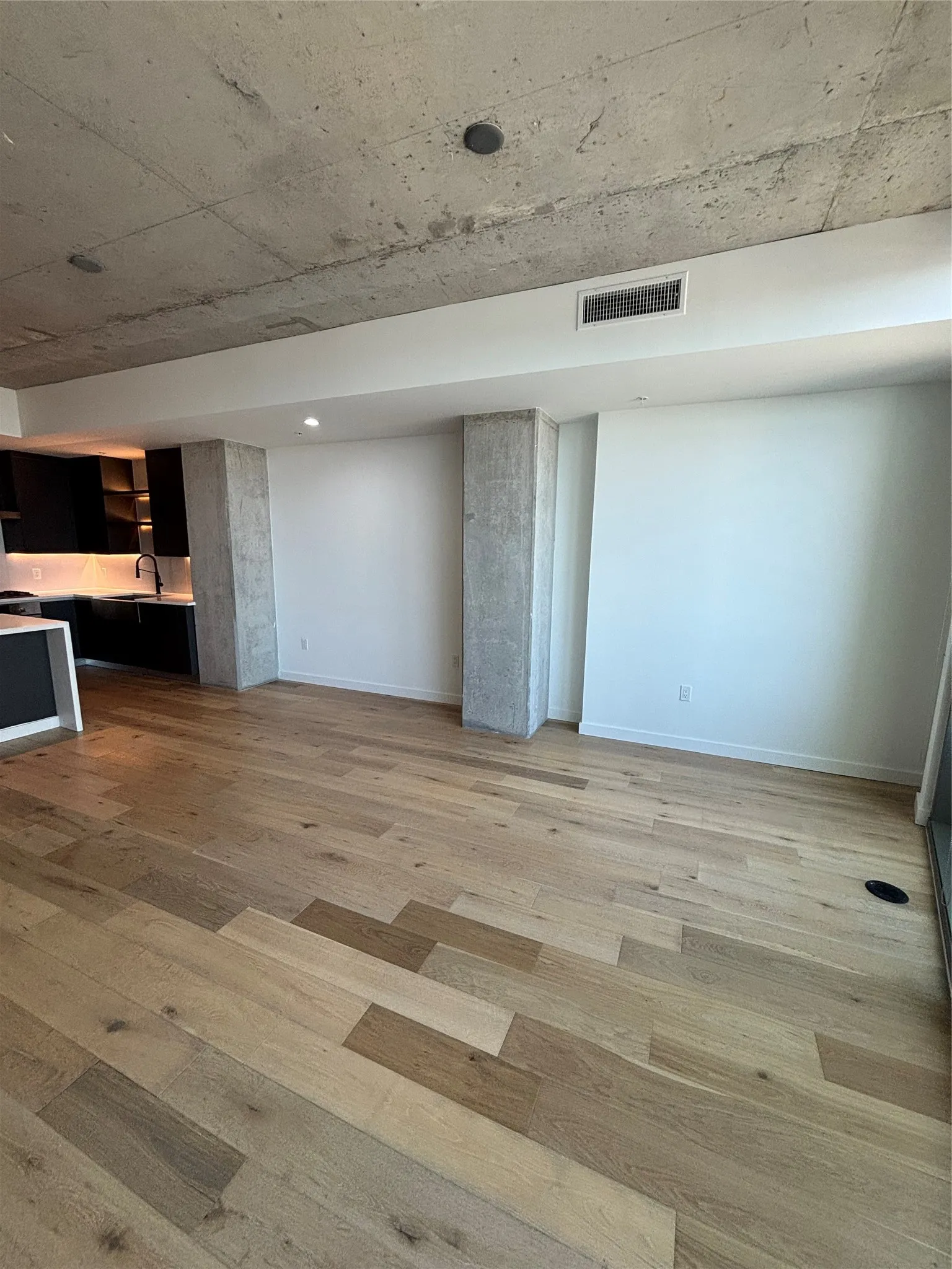 Apartment For Rent in Dallas County , 1801 N Pearl Street 3606, Dallas, Texas 75201, 2 Bedroom, 2 Bathroom, 2 Garage spaces, 1,149 Sqft, built in 2021, mls#21391502, Real Estate Agent in Dallas, Homes For Rent in Dallas county, Homes For Rent in Dallas, Realtor in Dallas Texas, Real Estate Brokerage Independent Realty Texas, Luminita Cordes Realtor