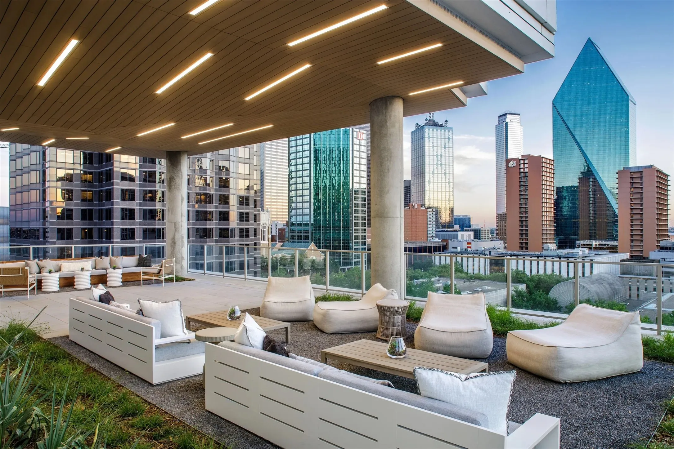 Apartment For Rent in Dallas County , 1801 N Pearl Street 3606, Dallas, Texas 75201, 2 Bedroom, 2 Bathroom, 2 Garage spaces, 1,149 Sqft, built in 2021, mls#21391502, Real Estate Agent in Dallas, Homes For Rent in Dallas county, Homes For Rent in Dallas, Realtor in Dallas Texas, Real Estate Brokerage Independent Realty Texas, Luminita Cordes Realtor
