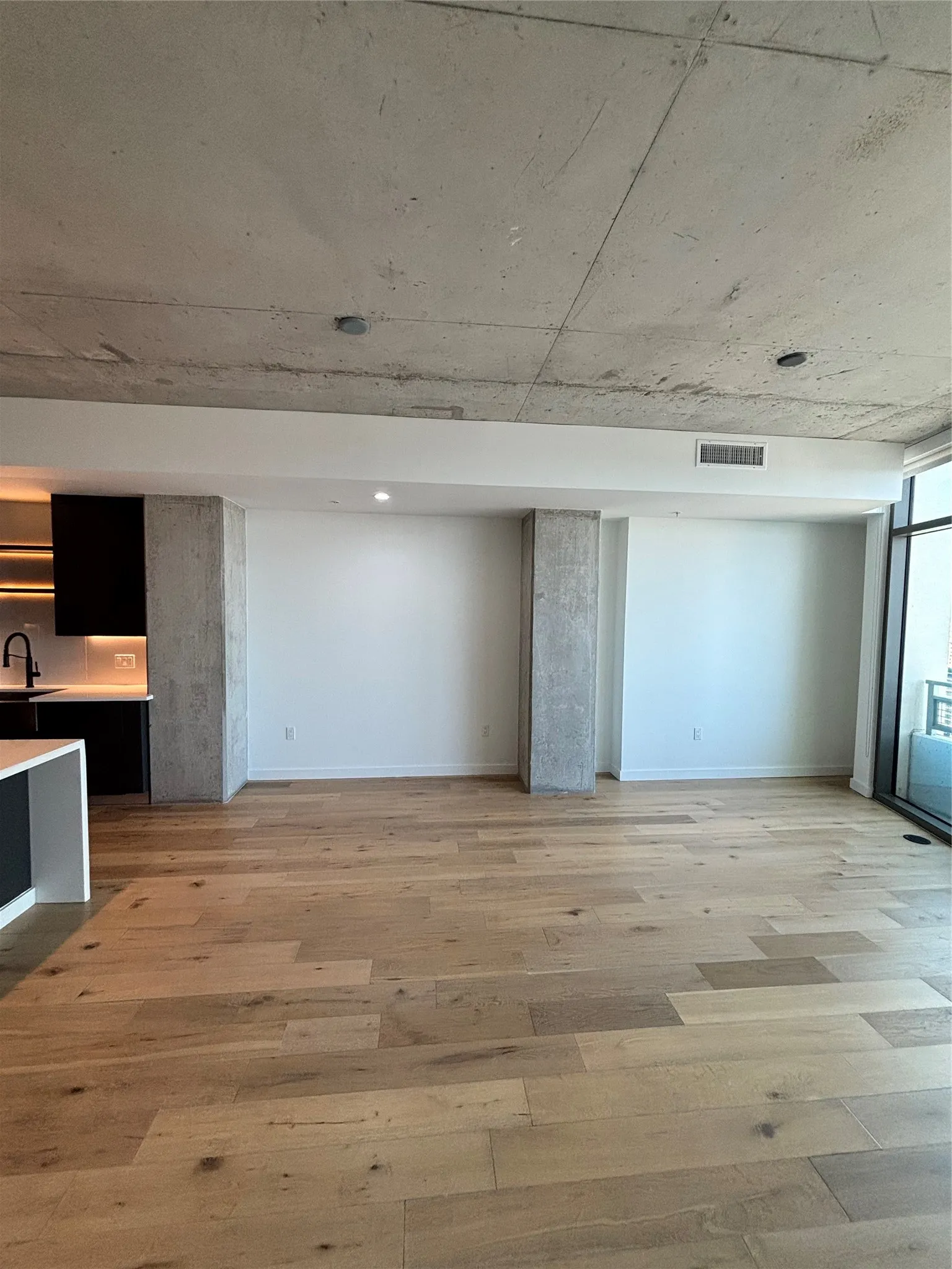 Apartment For Rent in Dallas County , 1801 N Pearl Street 3606, Dallas, Texas 75201, 2 Bedroom, 2 Bathroom, 2 Garage spaces, 1,149 Sqft, built in 2021, mls#21391502, Real Estate Agent in Dallas, Homes For Rent in Dallas county, Homes For Rent in Dallas, Realtor in Dallas Texas, Real Estate Brokerage Independent Realty Texas, Luminita Cordes Realtor