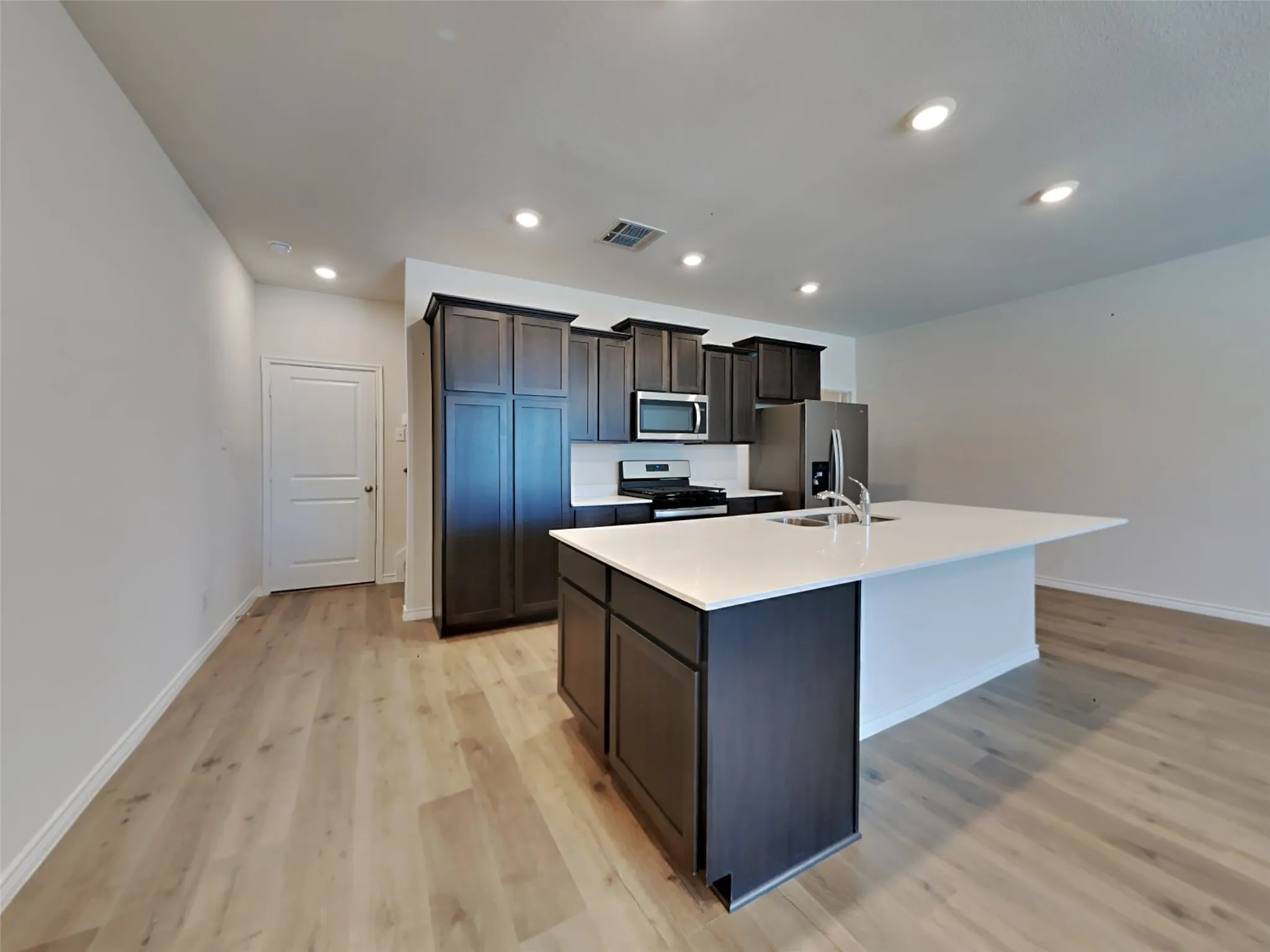 Townhouse For Rent in Dallas County , 2005 Buffalo Hill Drive, Mesquite, Texas 75149, 3 Bedroom, 3 Bathroom, 2 Garage spaces, 1,691 Sqft, built in 2022, mls#21391505, Real Estate Agent in Mesquite, Homes For Rent in Dallas county, Homes For Rent in Mesquite, Realtor in Mesquite Texas, Real Estate Brokerage Independent Realty Texas, Luminita Cordes Realtor