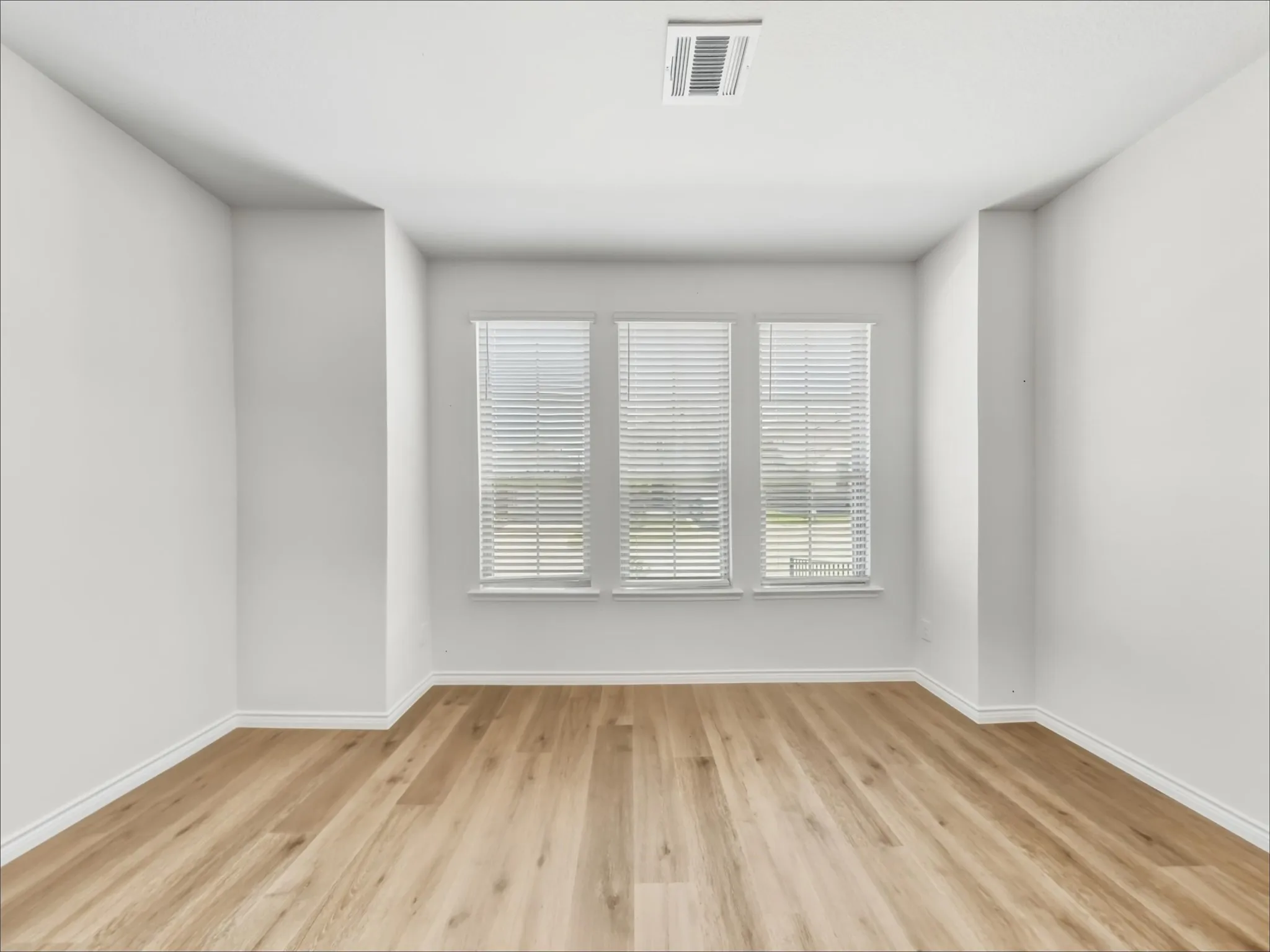 Townhouse For Rent in Dallas County , 2005 Buffalo Hill Drive, Mesquite, Texas 75149, 3 Bedroom, 3 Bathroom, 2 Garage spaces, 1,691 Sqft, built in 2022, mls#21391505, Real Estate Agent in Mesquite, Homes For Rent in Dallas county, Homes For Rent in Mesquite, Realtor in Mesquite Texas, Real Estate Brokerage Independent Realty Texas, Luminita Cordes Realtor