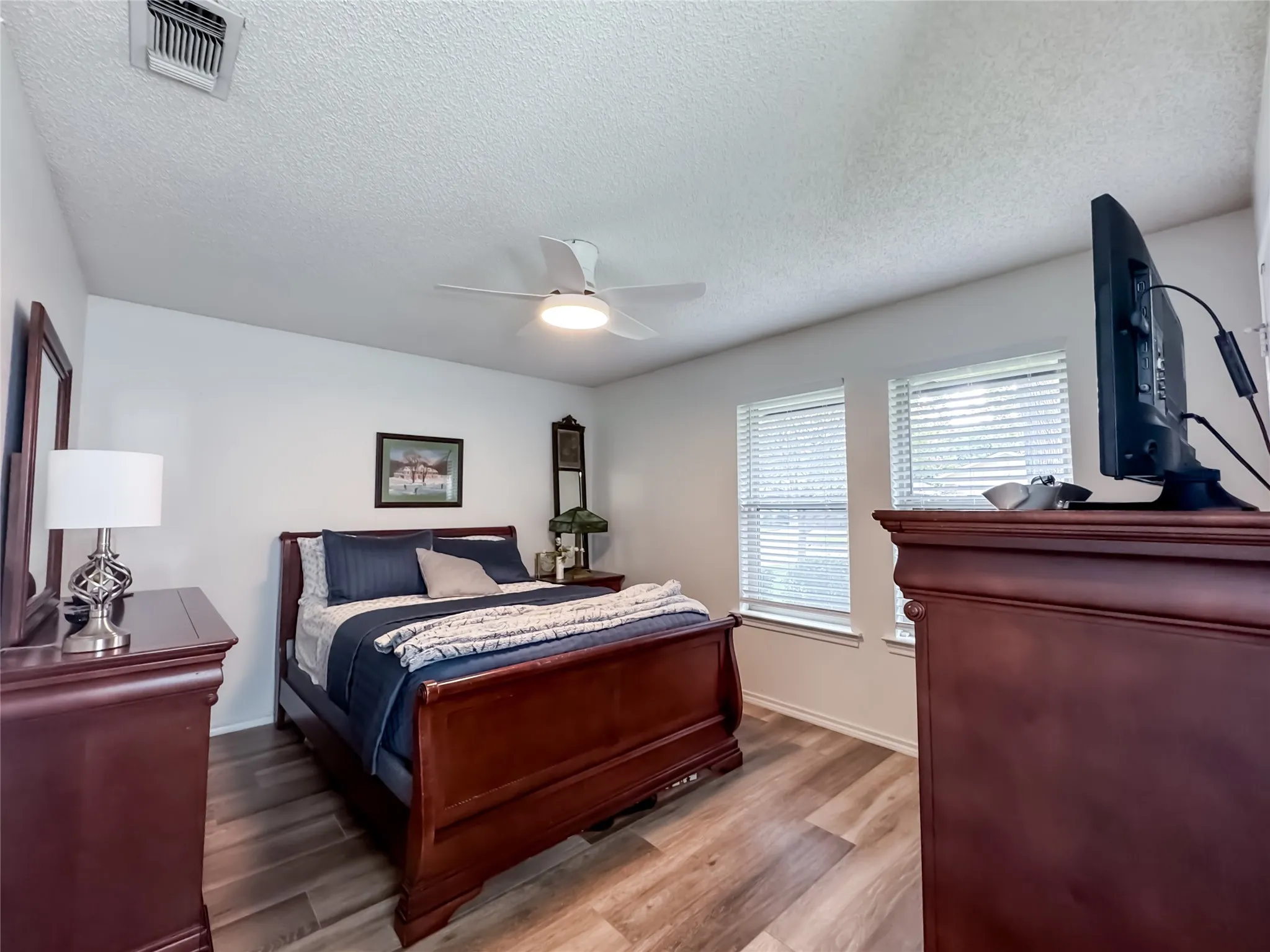 Single Family Residence For Sale in Tarrant County , 4805 Bonneville Drive, Arlington, Texas 76016, 3 Bedroom, 2 Bathroom, 2 Garage spaces, 1,853 Sqft, built in 1975, mls#21391522, Real Estate Agent in Arlington, Homes For Sale in Tarrant county, Homes For Sale in Arlington, Realtor in Arlington Texas, Real Estate Brokerage Independent Realty Texas, Luminita Cordes Realtor