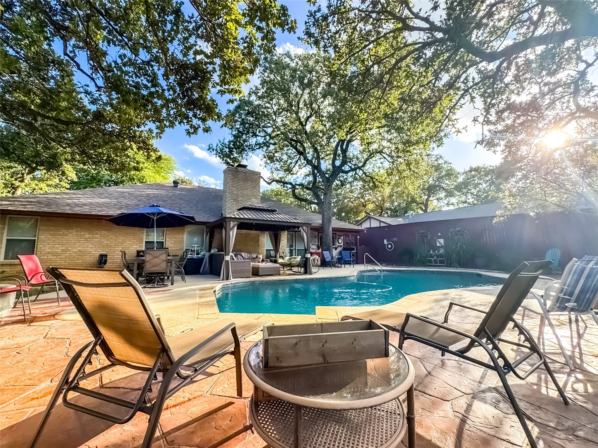 Single Family Residence For Sale in Tarrant County , 4805 Bonneville Drive, Arlington, Texas 76016, 3 Bedroom, 2 Bathroom, 2 Garage spaces, 1,853 Sqft, built in 1975, mls#21391522, Real Estate Agent in Arlington, Homes For Sale in Tarrant county, Homes For Sale in Arlington, Realtor in Arlington Texas, Real Estate Brokerage Independent Realty Texas, Luminita Cordes Realtor