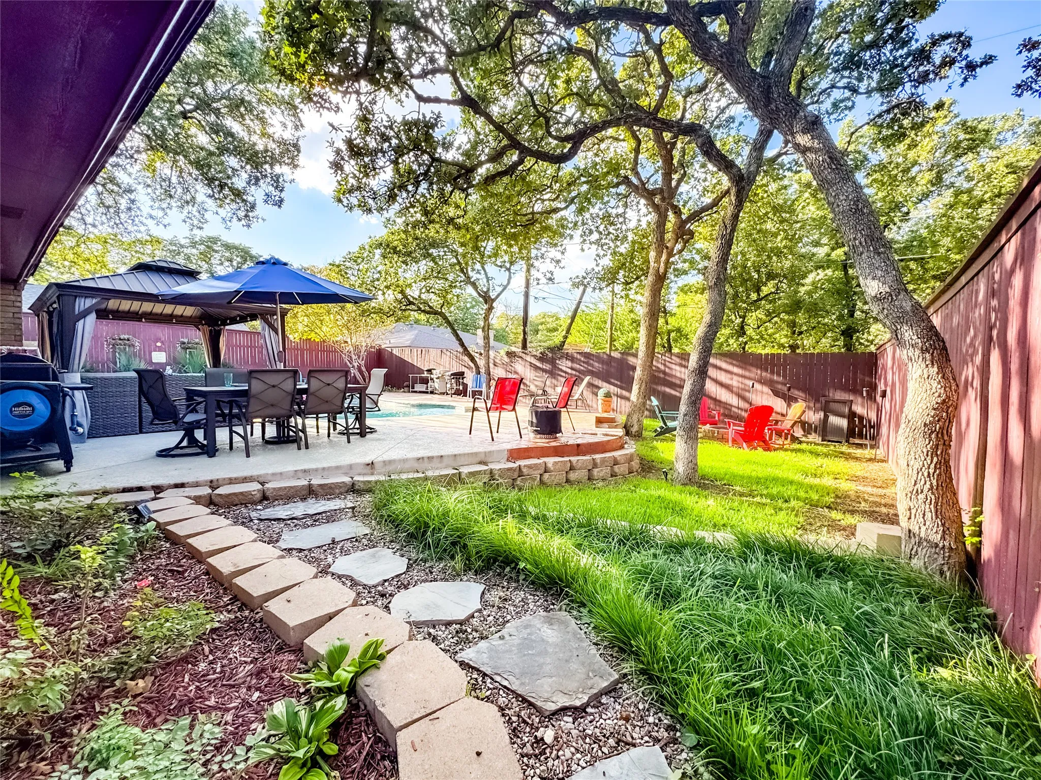 Single Family Residence For Sale in Tarrant County , 4805 Bonneville Drive, Arlington, Texas 76016, 3 Bedroom, 2 Bathroom, 2 Garage spaces, 1,853 Sqft, built in 1975, mls#21391522, Real Estate Agent in Arlington, Homes For Sale in Tarrant county, Homes For Sale in Arlington, Realtor in Arlington Texas, Real Estate Brokerage Independent Realty Texas, Luminita Cordes Realtor