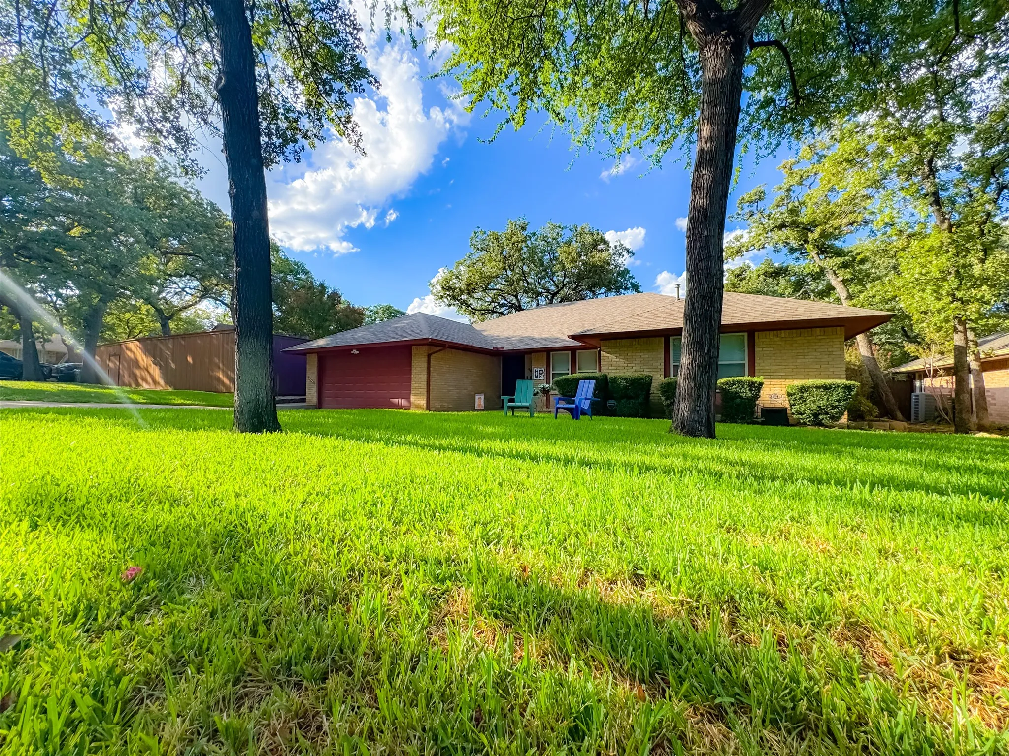 Single Family Residence For Sale in Tarrant County , 4805 Bonneville Drive, Arlington, Texas 76016, 3 Bedroom, 2 Bathroom, 2 Garage spaces, 1,853 Sqft, built in 1975, mls#21391522, Real Estate Agent in Arlington, Homes For Sale in Tarrant county, Homes For Sale in Arlington, Realtor in Arlington Texas, Real Estate Brokerage Independent Realty Texas, Luminita Cordes Realtor