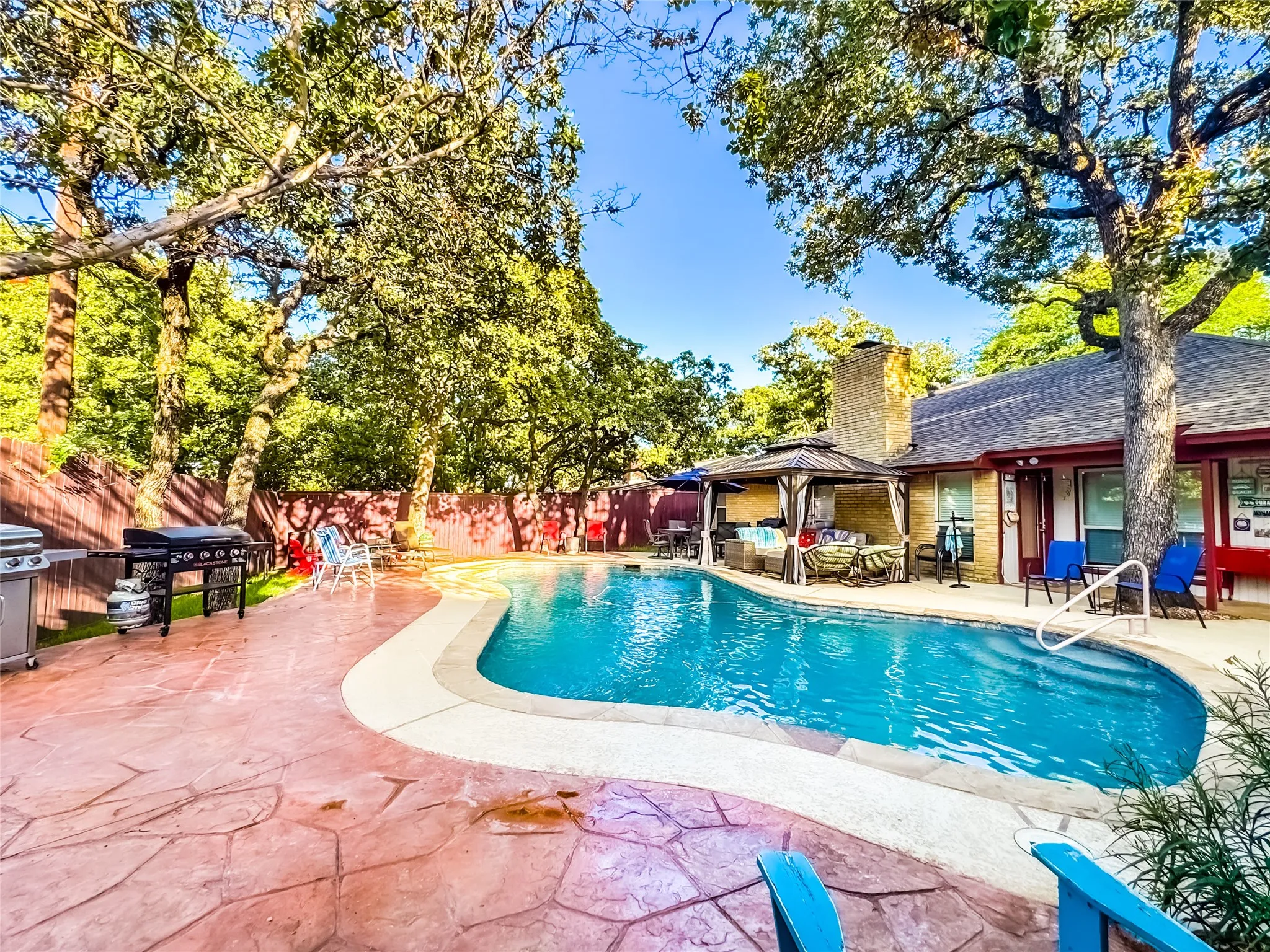 Single Family Residence For Sale in Tarrant County , 4805 Bonneville Drive, Arlington, Texas 76016, 3 Bedroom, 2 Bathroom, 2 Garage spaces, 1,853 Sqft, built in 1975, mls#21391522, Real Estate Agent in Arlington, Homes For Sale in Tarrant county, Homes For Sale in Arlington, Realtor in Arlington Texas, Real Estate Brokerage Independent Realty Texas, Luminita Cordes Realtor