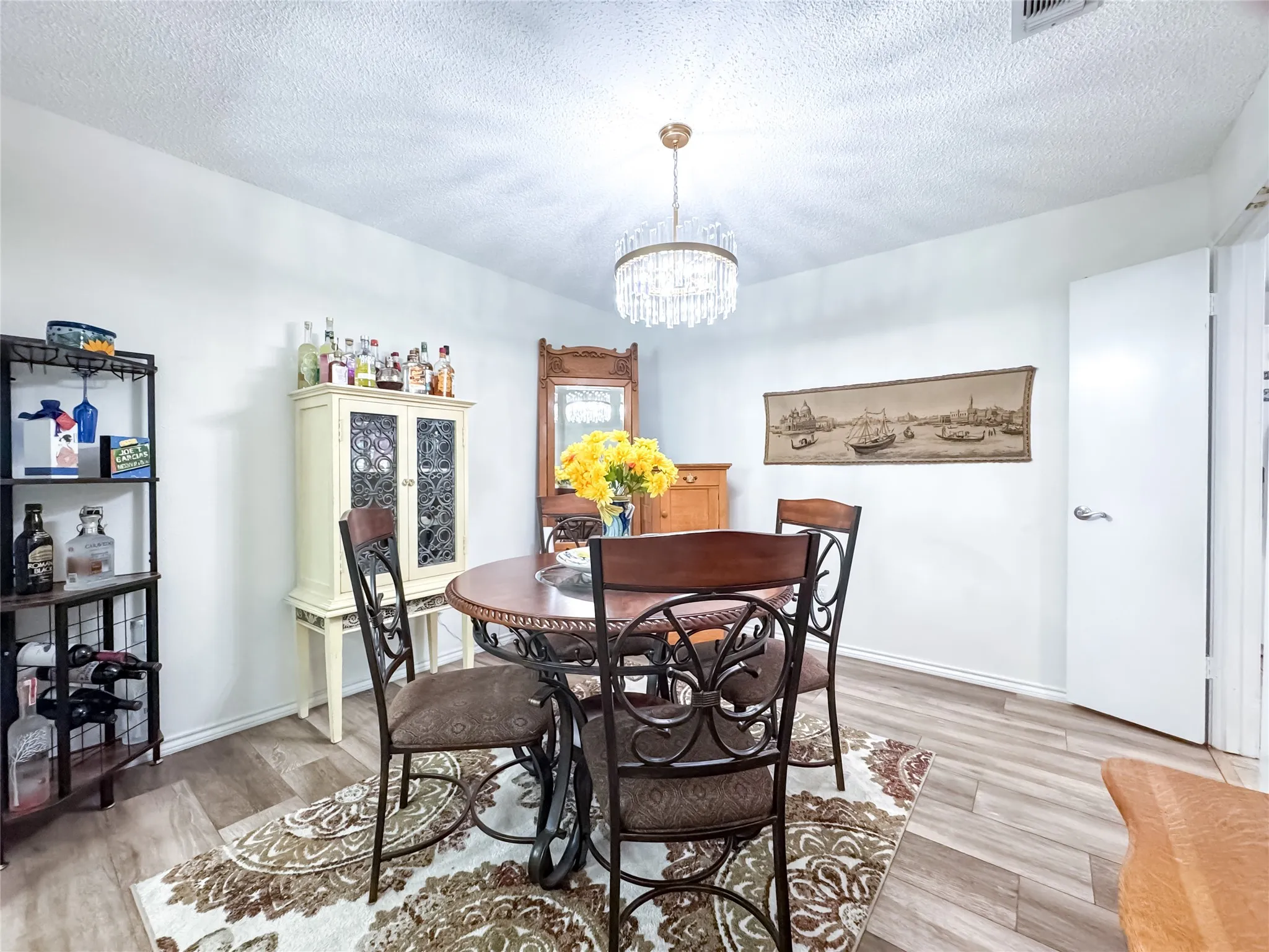 Single Family Residence For Sale in Tarrant County , 4805 Bonneville Drive, Arlington, Texas 76016, 3 Bedroom, 2 Bathroom, 2 Garage spaces, 1,853 Sqft, built in 1975, mls#21391522, Real Estate Agent in Arlington, Homes For Sale in Tarrant county, Homes For Sale in Arlington, Realtor in Arlington Texas, Real Estate Brokerage Independent Realty Texas, Luminita Cordes Realtor