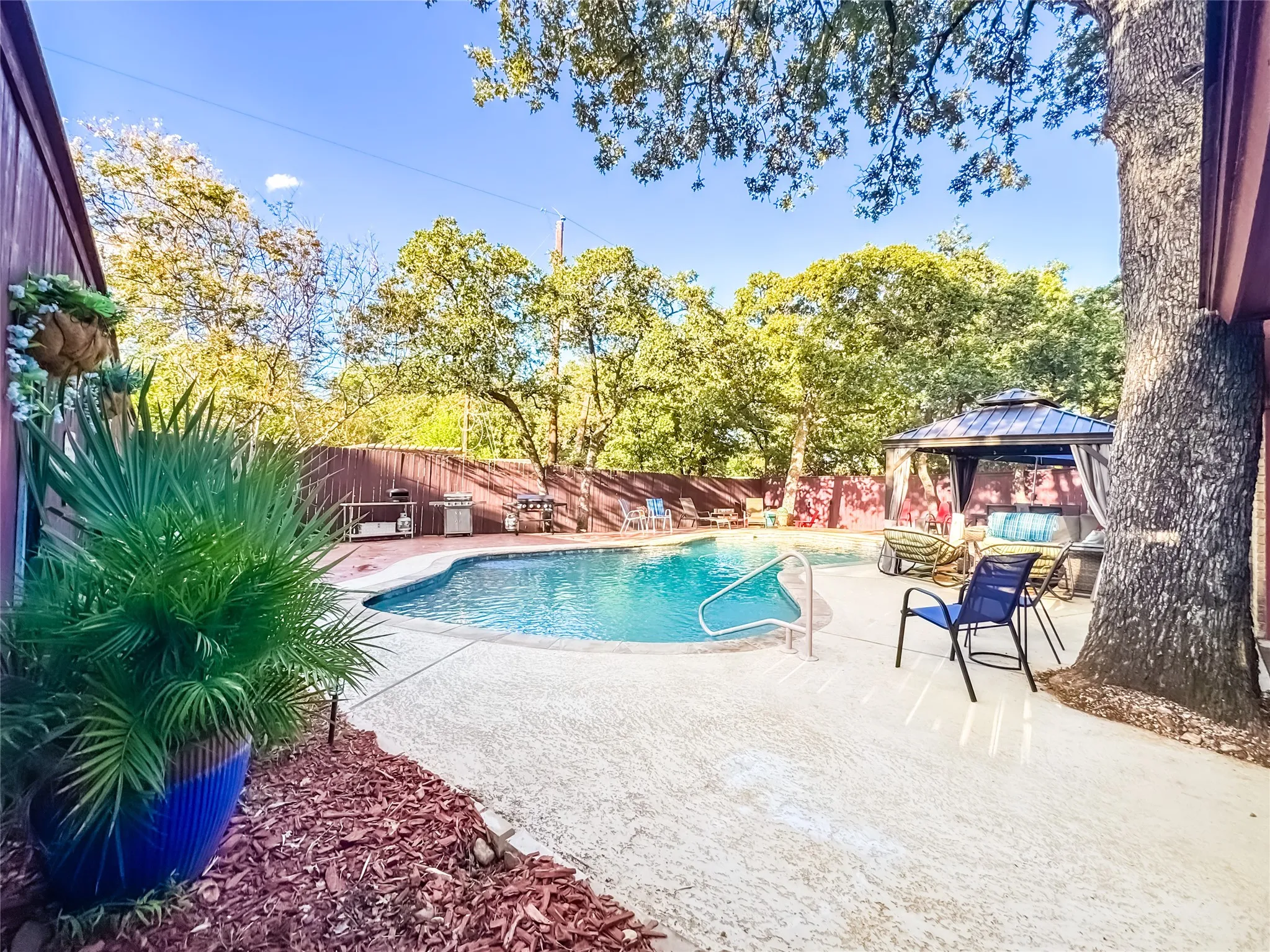 Single Family Residence For Sale in Tarrant County , 4805 Bonneville Drive, Arlington, Texas 76016, 3 Bedroom, 2 Bathroom, 2 Garage spaces, 1,853 Sqft, built in 1975, mls#21391522, Real Estate Agent in Arlington, Homes For Sale in Tarrant county, Homes For Sale in Arlington, Realtor in Arlington Texas, Real Estate Brokerage Independent Realty Texas, Luminita Cordes Realtor