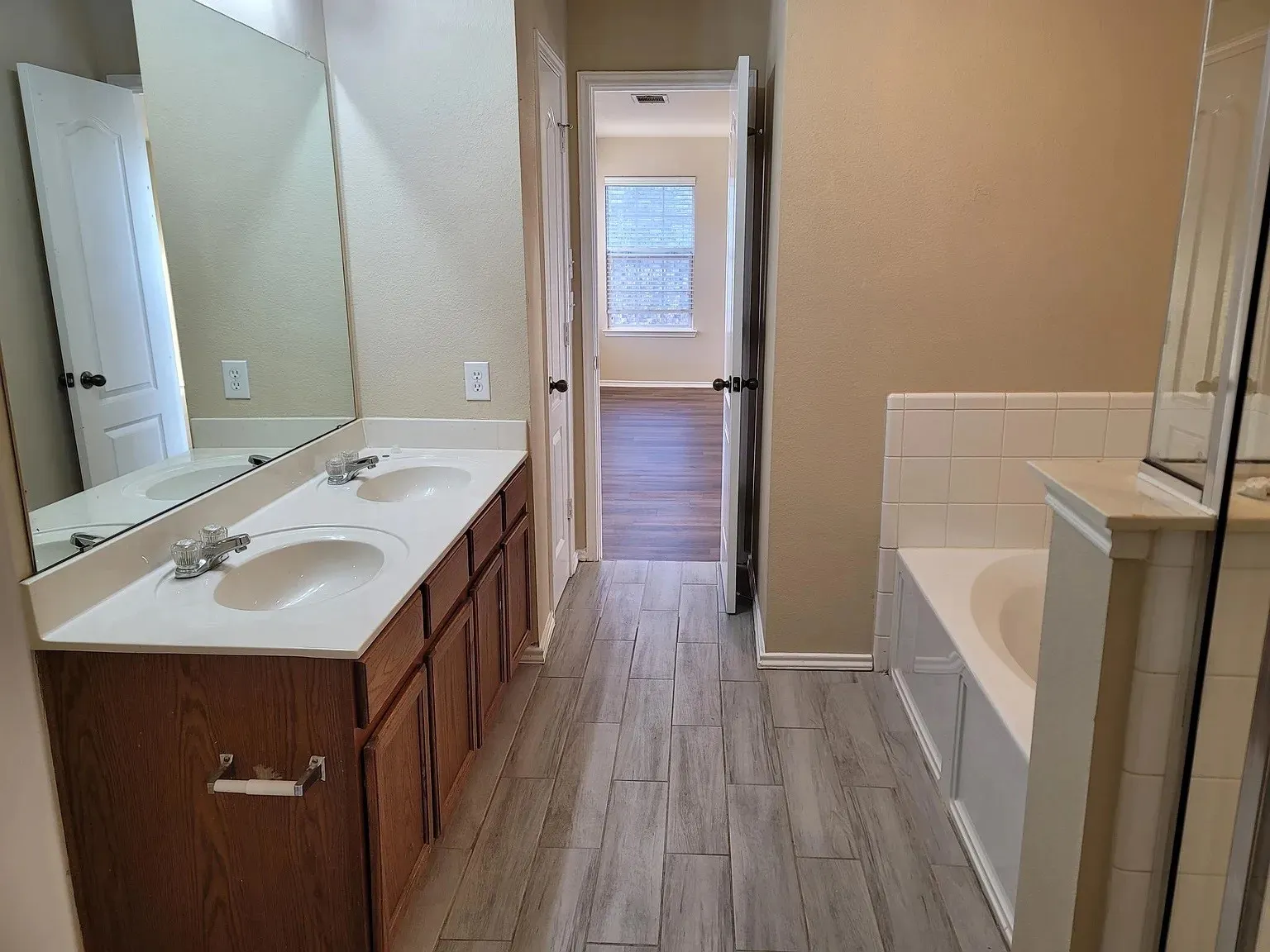 Single Family Residence For Rent in Dallas County , 4706 Maritime Cove, Garland, Texas 75043, 3 Bedroom, 3 Bathroom, 2 Garage spaces, 2,354 Sqft, built in 2005, mls#21391523, Real Estate Agent in Garland, Homes For Rent in Dallas county, Homes For Rent in Garland, Realtor in Garland Texas, Real Estate Brokerage Independent Realty Texas, Luminita Cordes Realtor
