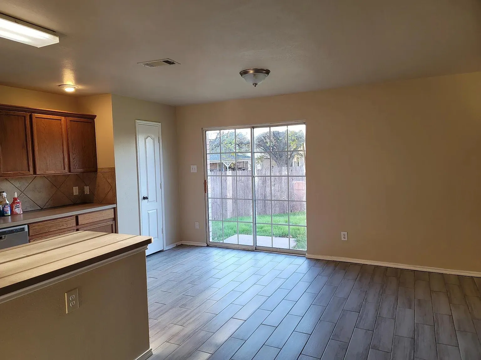 Single Family Residence For Rent in Dallas County , 4706 Maritime Cove, Garland, Texas 75043, 3 Bedroom, 3 Bathroom, 2 Garage spaces, 2,354 Sqft, built in 2005, mls#21391523, Real Estate Agent in Garland, Homes For Rent in Dallas county, Homes For Rent in Garland, Realtor in Garland Texas, Real Estate Brokerage Independent Realty Texas, Luminita Cordes Realtor