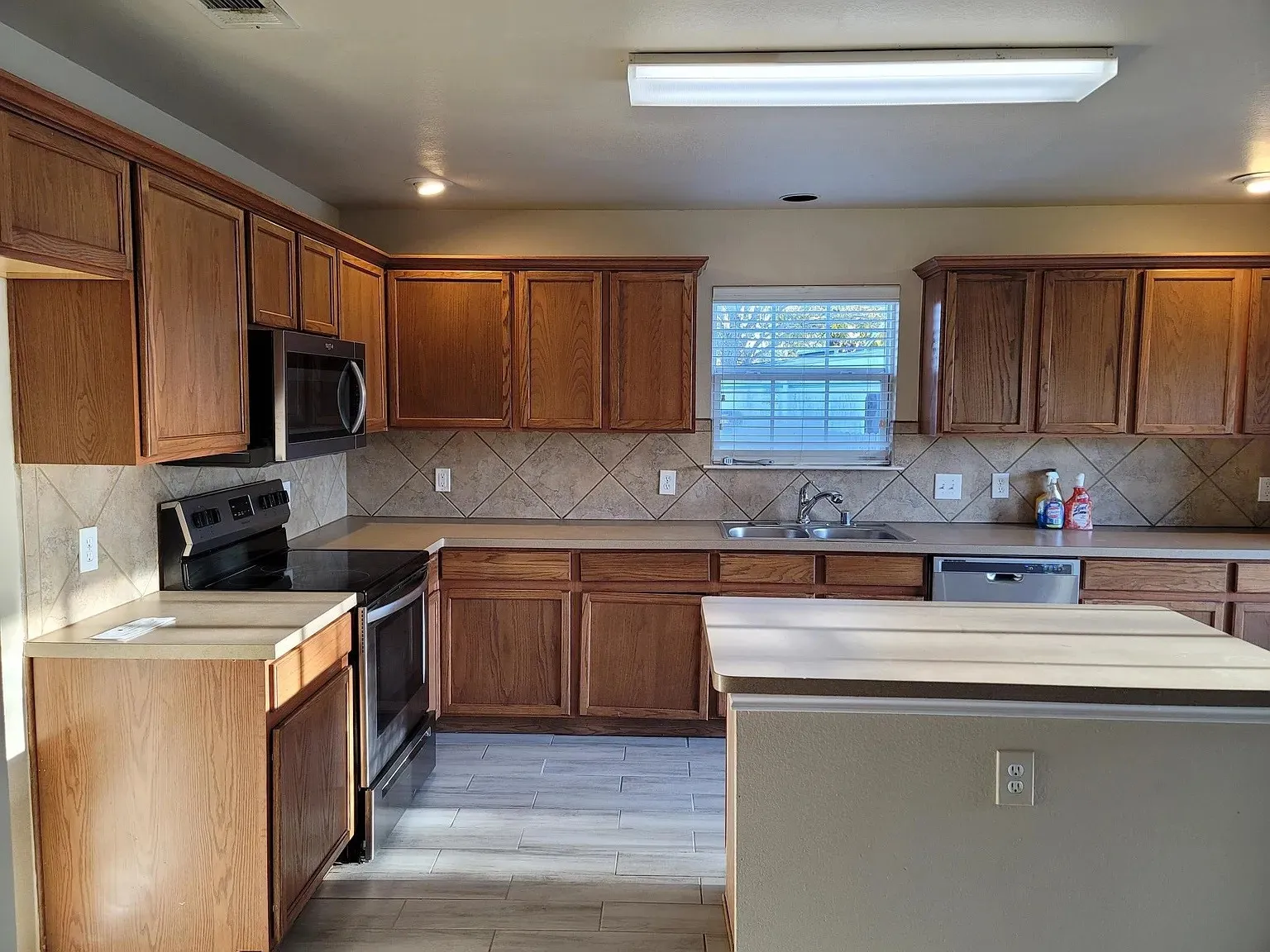 Single Family Residence For Rent in Dallas County , 4706 Maritime Cove, Garland, Texas 75043, 3 Bedroom, 3 Bathroom, 2 Garage spaces, 2,354 Sqft, built in 2005, mls#21391523, Real Estate Agent in Garland, Homes For Rent in Dallas county, Homes For Rent in Garland, Realtor in Garland Texas, Real Estate Brokerage Independent Realty Texas, Luminita Cordes Realtor