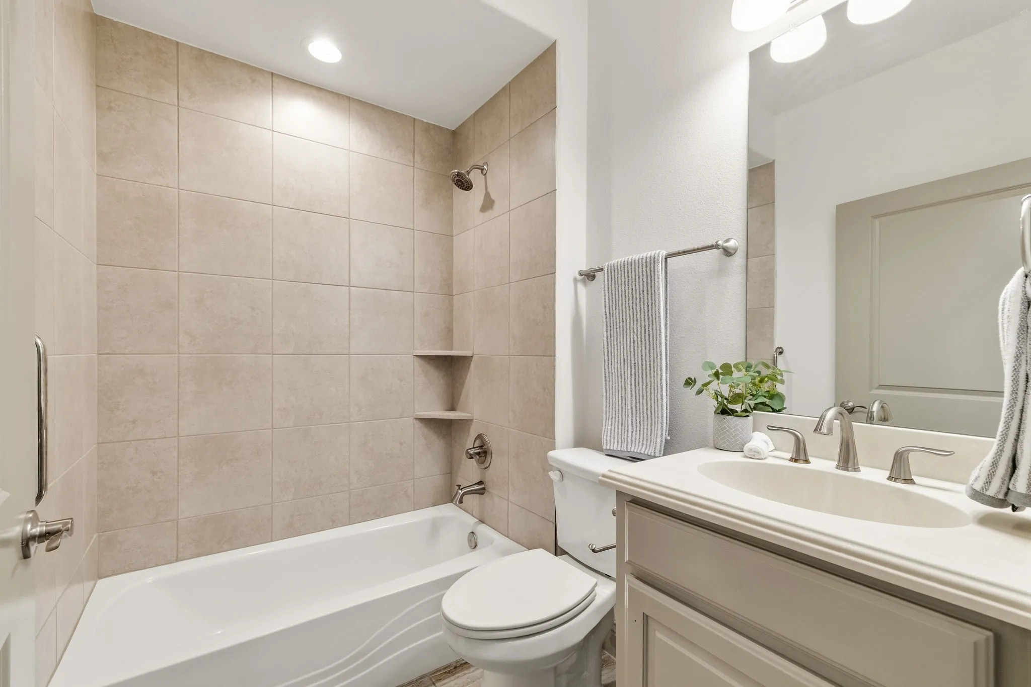 Downstairs Secondary Bath