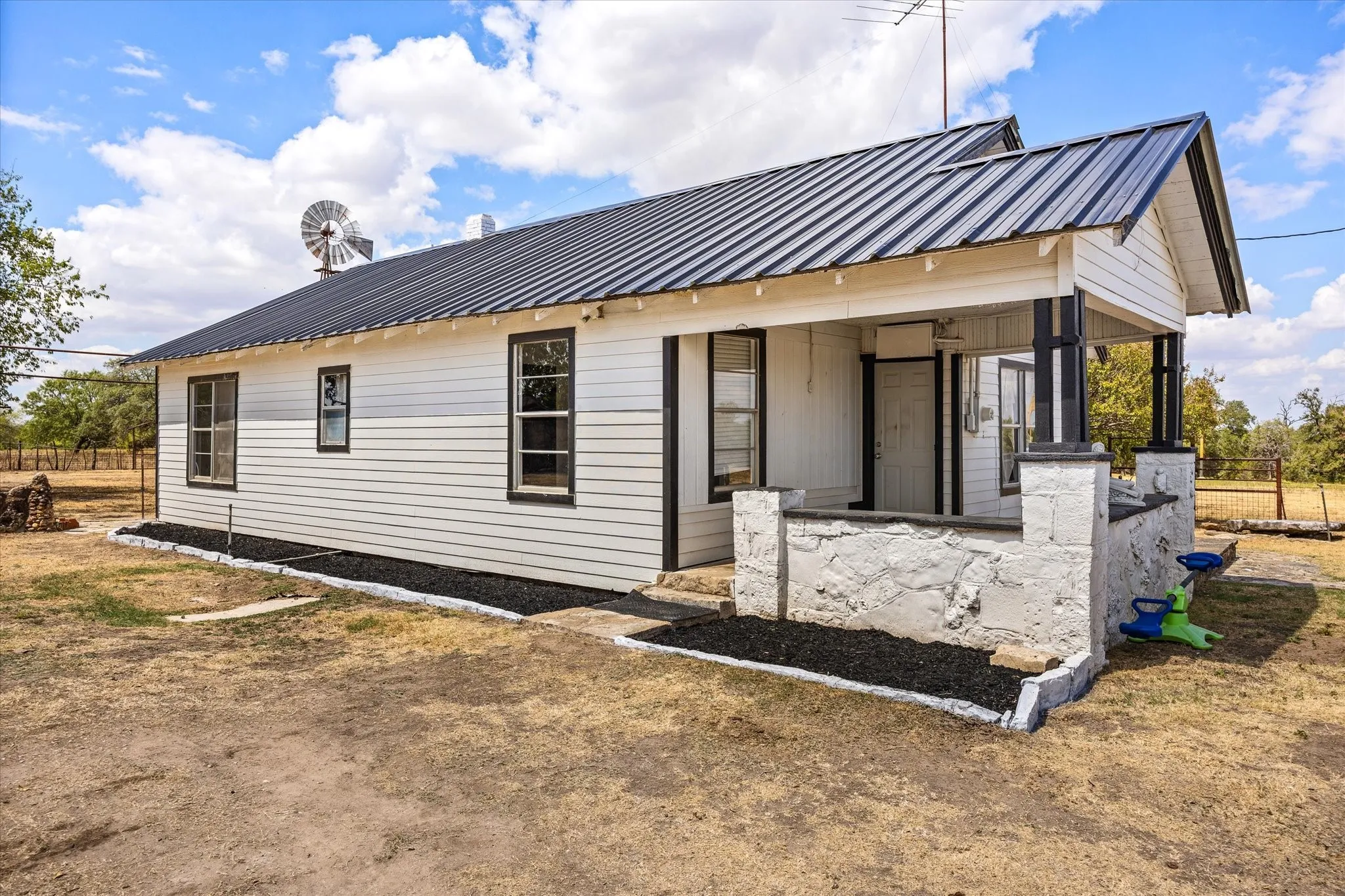 Single Family Residence For Sale in Hamilton County , 234 County Road 127, Carlton, Texas 76436, 3 Bedroom, 2 Bathroom, 1 Garage spaces, 1,468 Sqft, built in 1900, mls#21391532, Real Estate Agent in Carlton, Homes For Sale in Hamilton county, Homes For Sale in Carlton, Realtor in Carlton Texas, Real Estate Brokerage Independent Realty Texas, Luminita Cordes Realtor
