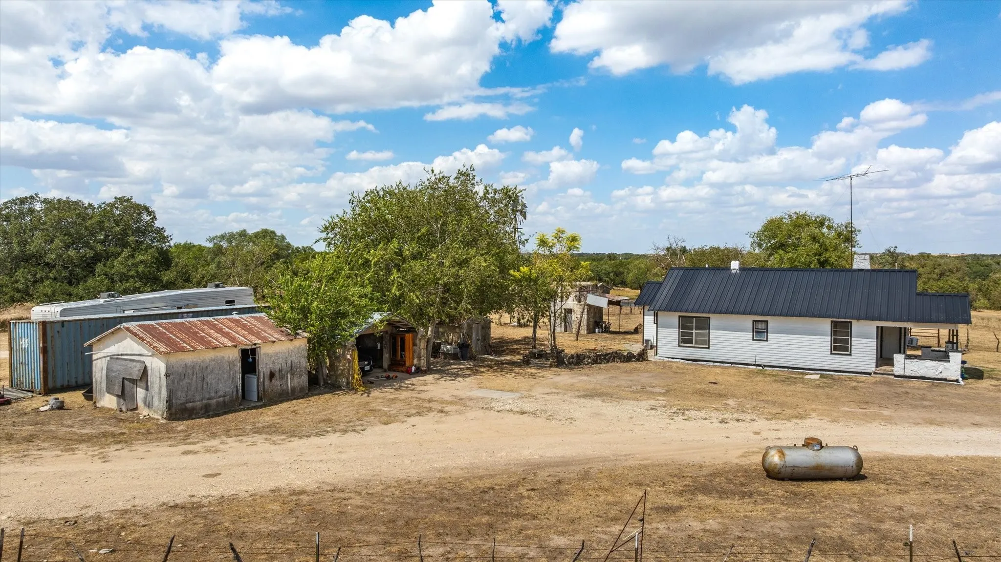 Single Family Residence For Sale in Hamilton County , 234 County Road 127, Carlton, Texas 76436, 3 Bedroom, 2 Bathroom, 1 Garage spaces, 1,468 Sqft, built in 1900, mls#21391532, Real Estate Agent in Carlton, Homes For Sale in Hamilton county, Homes For Sale in Carlton, Realtor in Carlton Texas, Real Estate Brokerage Independent Realty Texas, Luminita Cordes Realtor