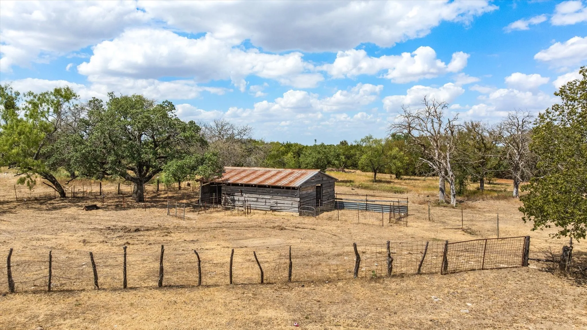 Single Family Residence For Sale in Hamilton County , 234 County Road 127, Carlton, Texas 76436, 3 Bedroom, 2 Bathroom, 1 Garage spaces, 1,468 Sqft, built in 1900, mls#21391532, Real Estate Agent in Carlton, Homes For Sale in Hamilton county, Homes For Sale in Carlton, Realtor in Carlton Texas, Real Estate Brokerage Independent Realty Texas, Luminita Cordes Realtor