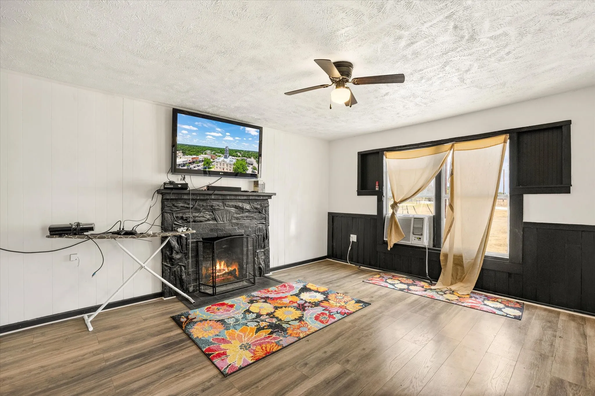 Single Family Residence For Sale in Hamilton County , 234 County Road 127, Carlton, Texas 76436, 3 Bedroom, 2 Bathroom, 1 Garage spaces, 1,468 Sqft, built in 1900, mls#21391532, Real Estate Agent in Carlton, Homes For Sale in Hamilton county, Homes For Sale in Carlton, Realtor in Carlton Texas, Real Estate Brokerage Independent Realty Texas, Luminita Cordes Realtor