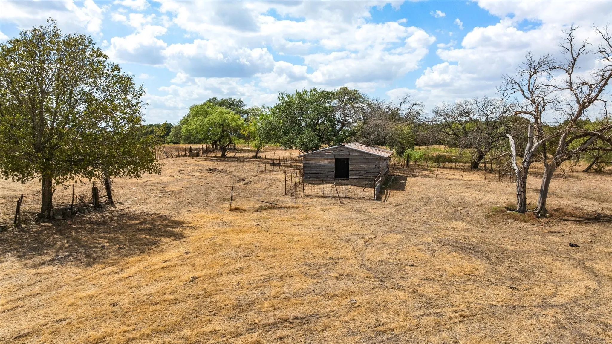 Single Family Residence For Sale in Hamilton County , 234 County Road 127, Carlton, Texas 76436, 3 Bedroom, 2 Bathroom, 1 Garage spaces, 1,468 Sqft, built in 1900, mls#21391532, Real Estate Agent in Carlton, Homes For Sale in Hamilton county, Homes For Sale in Carlton, Realtor in Carlton Texas, Real Estate Brokerage Independent Realty Texas, Luminita Cordes Realtor