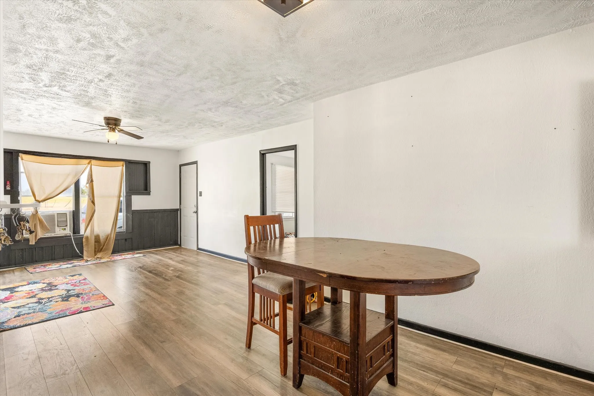 Single Family Residence For Sale in Hamilton County , 234 County Road 127, Carlton, Texas 76436, 3 Bedroom, 2 Bathroom, 1 Garage spaces, 1,468 Sqft, built in 1900, mls#21391532, Real Estate Agent in Carlton, Homes For Sale in Hamilton county, Homes For Sale in Carlton, Realtor in Carlton Texas, Real Estate Brokerage Independent Realty Texas, Luminita Cordes Realtor