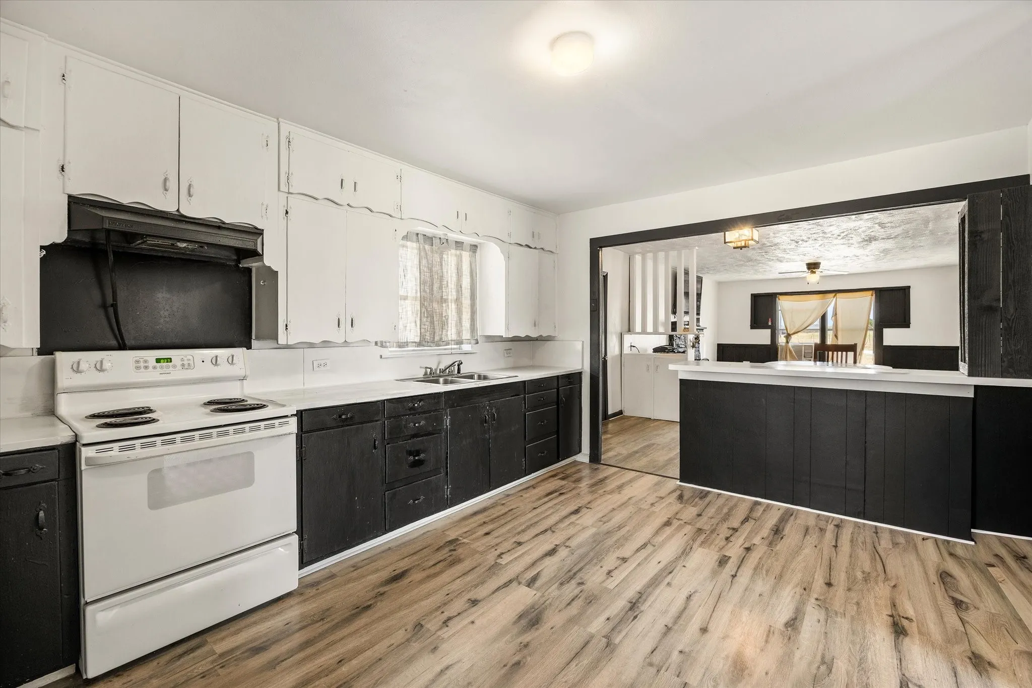 Single Family Residence For Sale in Hamilton County , 234 County Road 127, Carlton, Texas 76436, 3 Bedroom, 2 Bathroom, 1 Garage spaces, 1,468 Sqft, built in 1900, mls#21391532, Real Estate Agent in Carlton, Homes For Sale in Hamilton county, Homes For Sale in Carlton, Realtor in Carlton Texas, Real Estate Brokerage Independent Realty Texas, Luminita Cordes Realtor