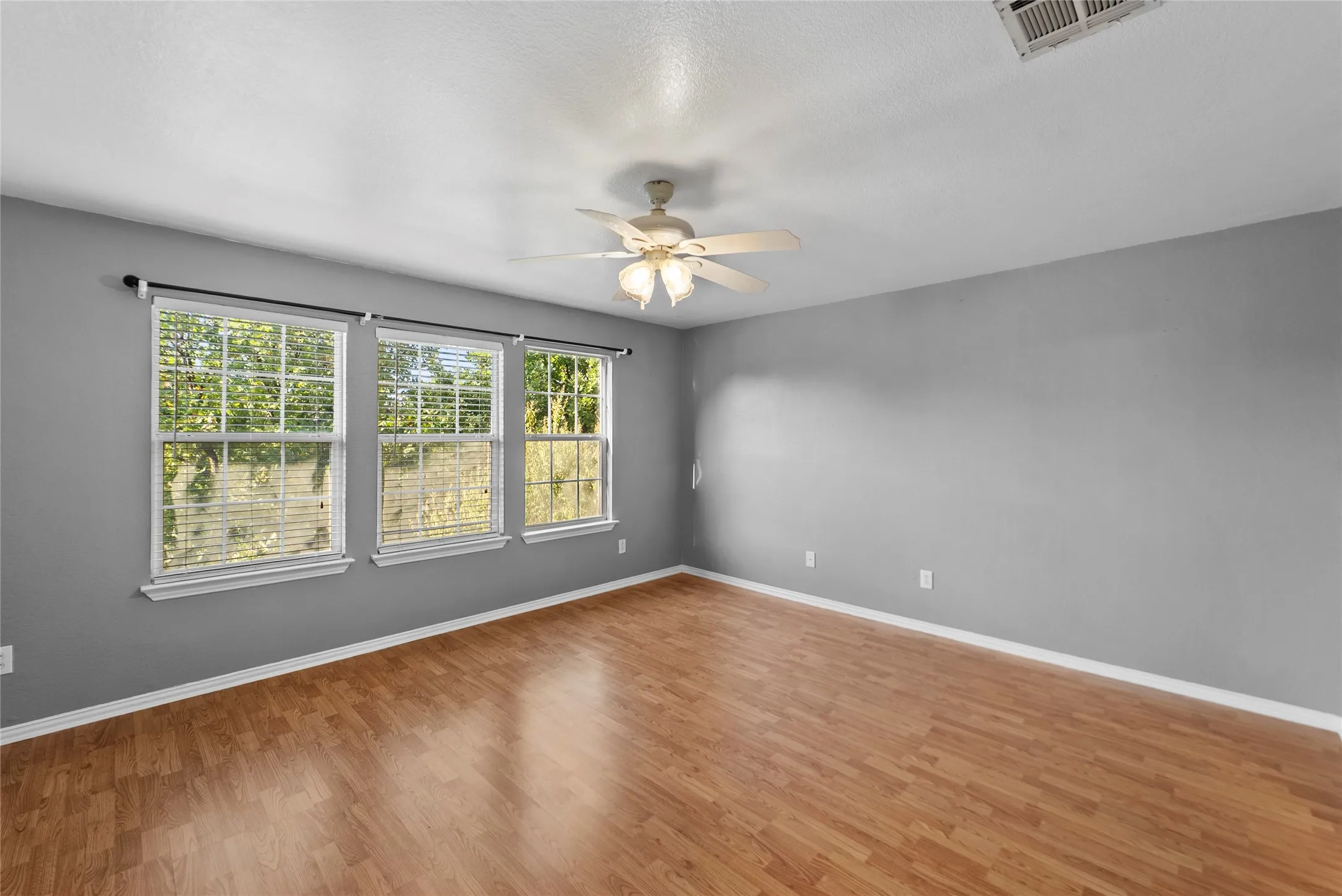 Single Family Residence For Sale in Denton County , 10329 Nantucket Drive, Providence Village, Texas 76227, 3 Bedroom, 3 Bathroom, 2 Garage spaces, 1,937 Sqft, built in 2003, mls#21391537, Real Estate Agent in Providence Village, Homes For Sale in Denton county, Homes For Sale in Providence Village, Realtor in Providence Village Texas, Real Estate Brokerage Independent Realty Texas, Luminita Cordes Realtor