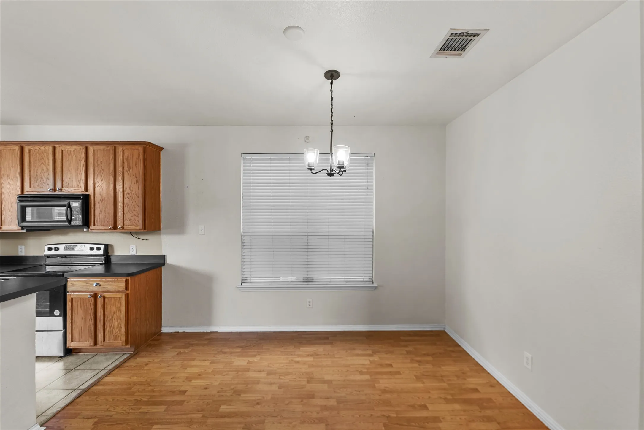 Single Family Residence For Sale in Denton County , 10329 Nantucket Drive, Providence Village, Texas 76227, 3 Bedroom, 3 Bathroom, 2 Garage spaces, 1,937 Sqft, built in 2003, mls#21391537, Real Estate Agent in Providence Village, Homes For Sale in Denton county, Homes For Sale in Providence Village, Realtor in Providence Village Texas, Real Estate Brokerage Independent Realty Texas, Luminita Cordes Realtor