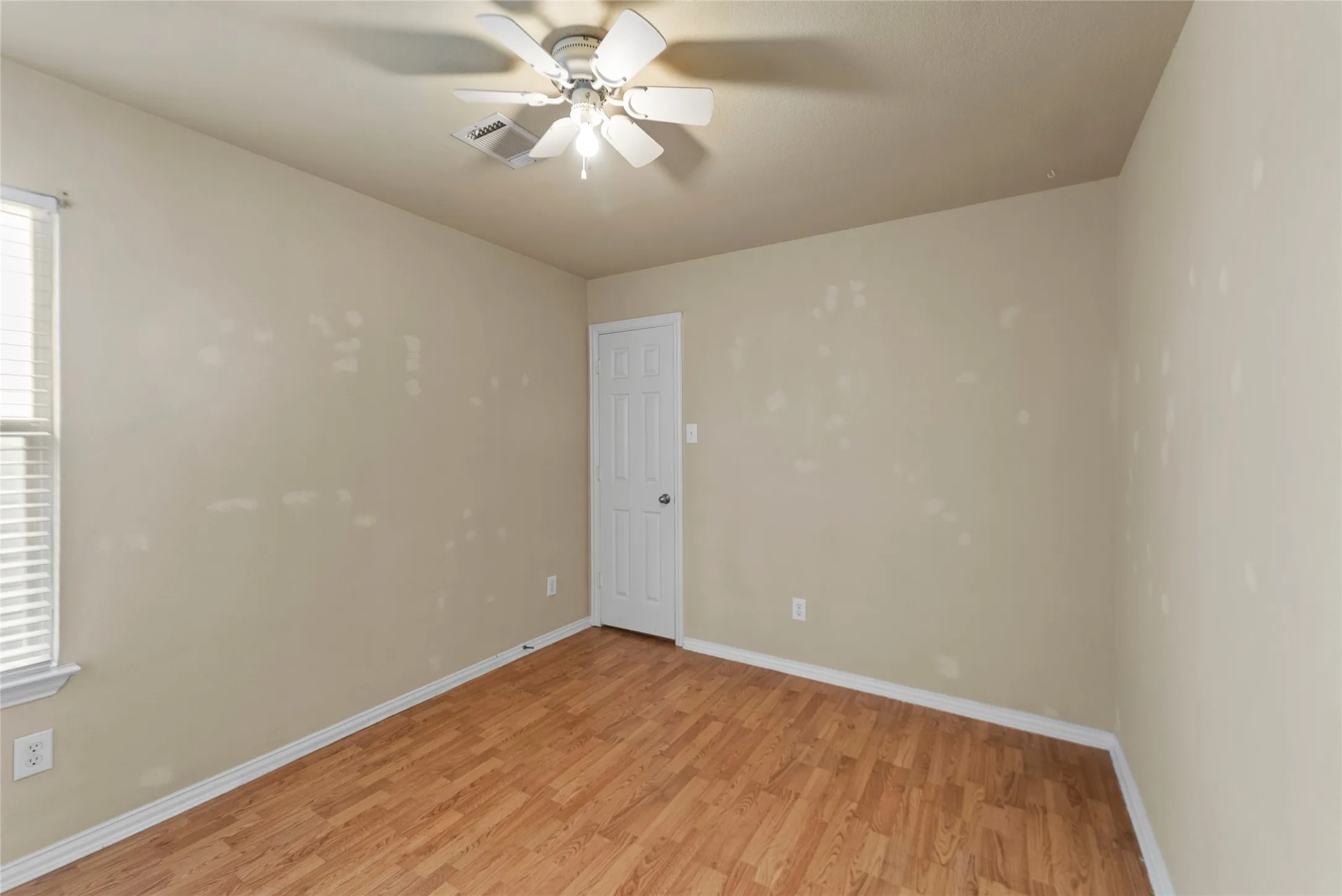 Single Family Residence For Sale in Denton County , 10329 Nantucket Drive, Providence Village, Texas 76227, 3 Bedroom, 3 Bathroom, 2 Garage spaces, 1,937 Sqft, built in 2003, mls#21391537, Real Estate Agent in Providence Village, Homes For Sale in Denton county, Homes For Sale in Providence Village, Realtor in Providence Village Texas, Real Estate Brokerage Independent Realty Texas, Luminita Cordes Realtor