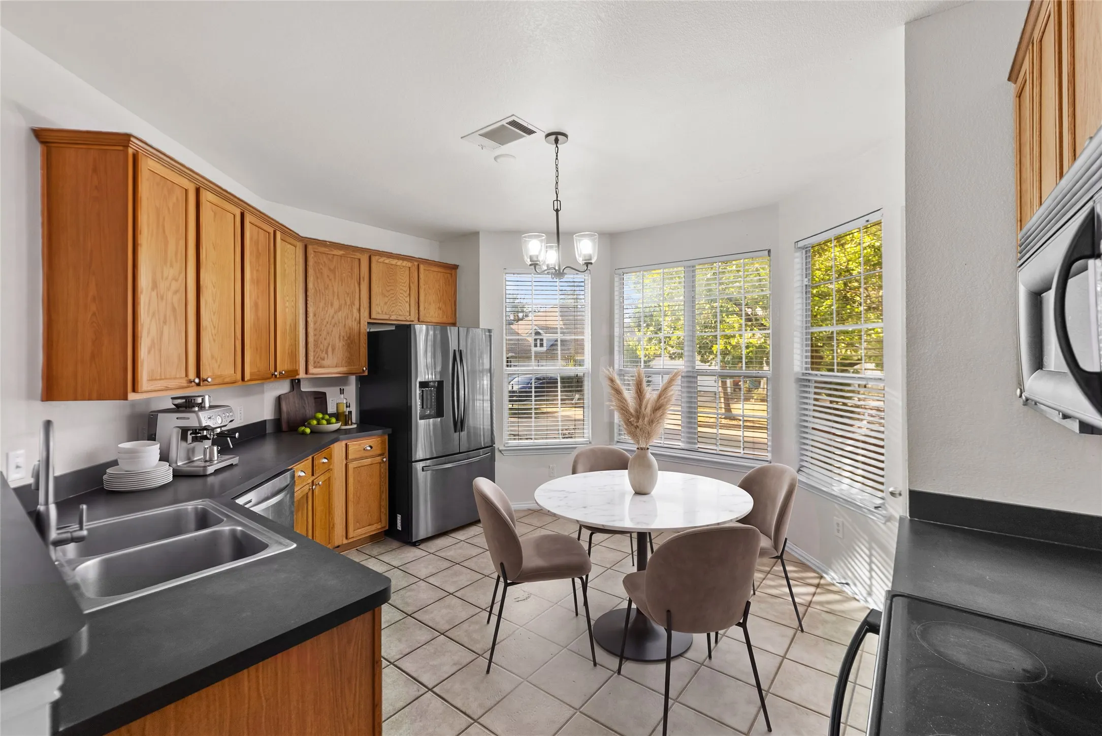Single Family Residence For Sale in Denton County , 10329 Nantucket Drive, Providence Village, Texas 76227, 3 Bedroom, 3 Bathroom, 2 Garage spaces, 1,937 Sqft, built in 2003, mls#21391537, Real Estate Agent in Providence Village, Homes For Sale in Denton county, Homes For Sale in Providence Village, Realtor in Providence Village Texas, Real Estate Brokerage Independent Realty Texas, Luminita Cordes Realtor