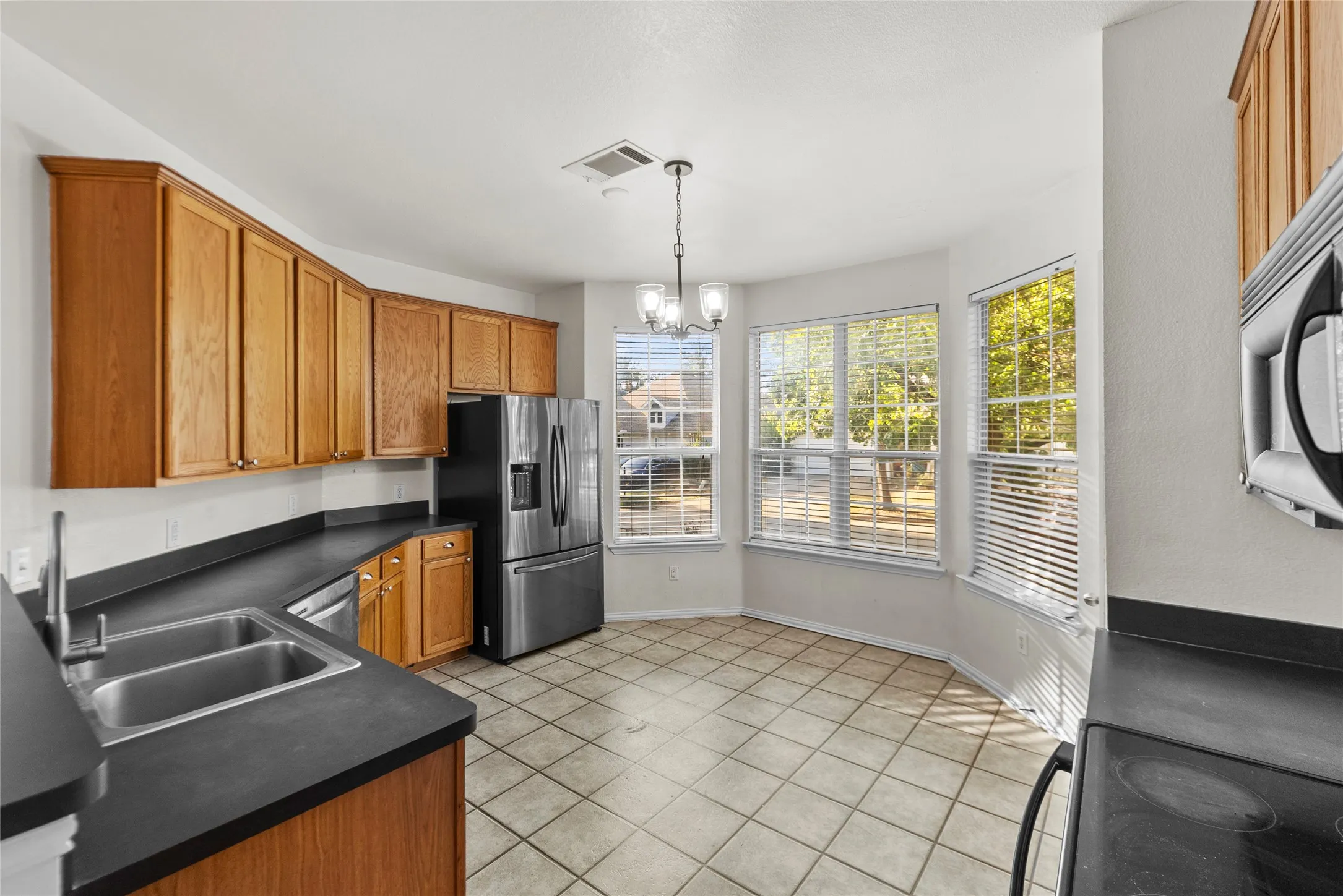 Single Family Residence For Sale in Denton County , 10329 Nantucket Drive, Providence Village, Texas 76227, 3 Bedroom, 3 Bathroom, 2 Garage spaces, 1,937 Sqft, built in 2003, mls#21391537, Real Estate Agent in Providence Village, Homes For Sale in Denton county, Homes For Sale in Providence Village, Realtor in Providence Village Texas, Real Estate Brokerage Independent Realty Texas, Luminita Cordes Realtor