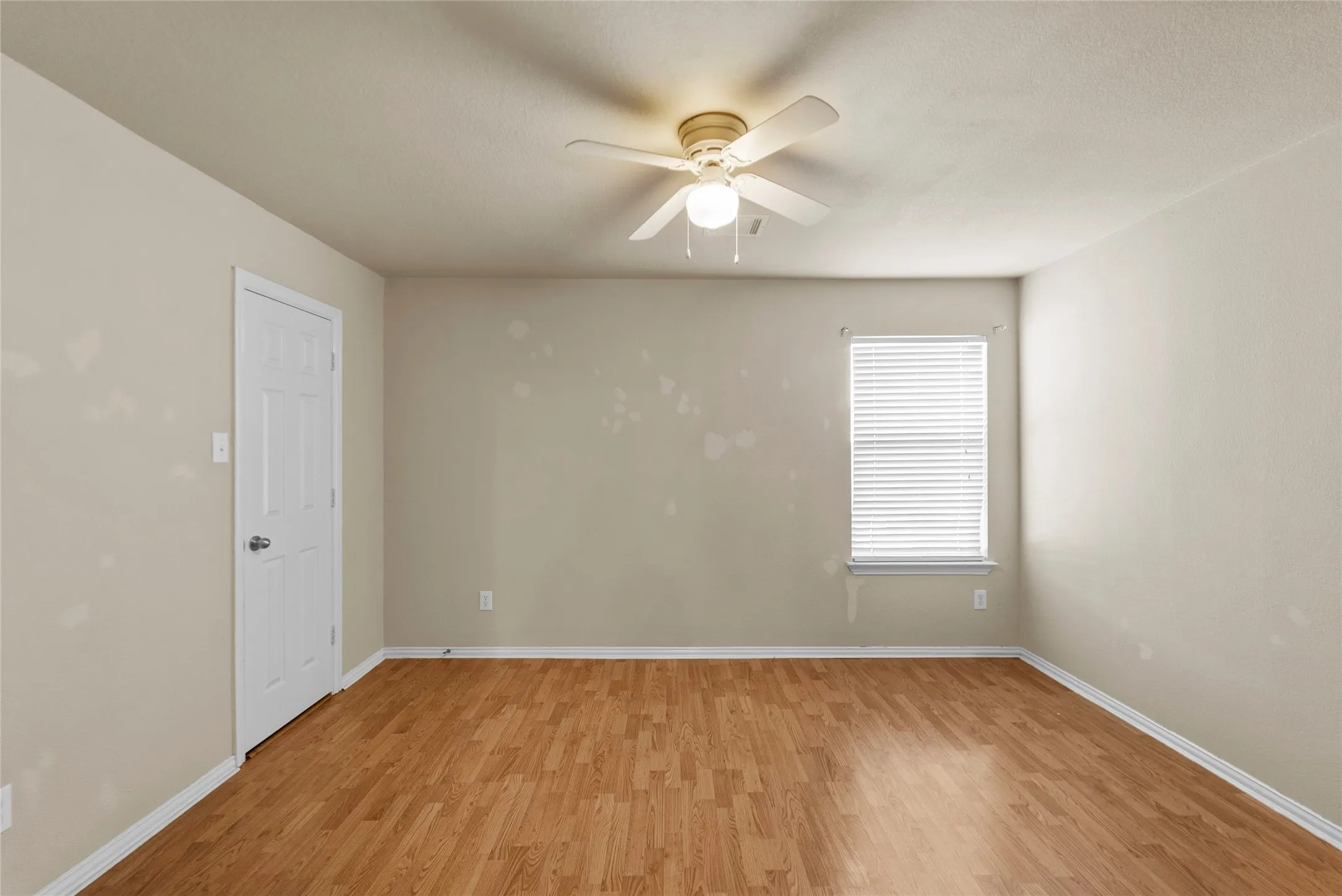 Single Family Residence For Sale in Denton County , 10329 Nantucket Drive, Providence Village, Texas 76227, 3 Bedroom, 3 Bathroom, 2 Garage spaces, 1,937 Sqft, built in 2003, mls#21391537, Real Estate Agent in Providence Village, Homes For Sale in Denton county, Homes For Sale in Providence Village, Realtor in Providence Village Texas, Real Estate Brokerage Independent Realty Texas, Luminita Cordes Realtor