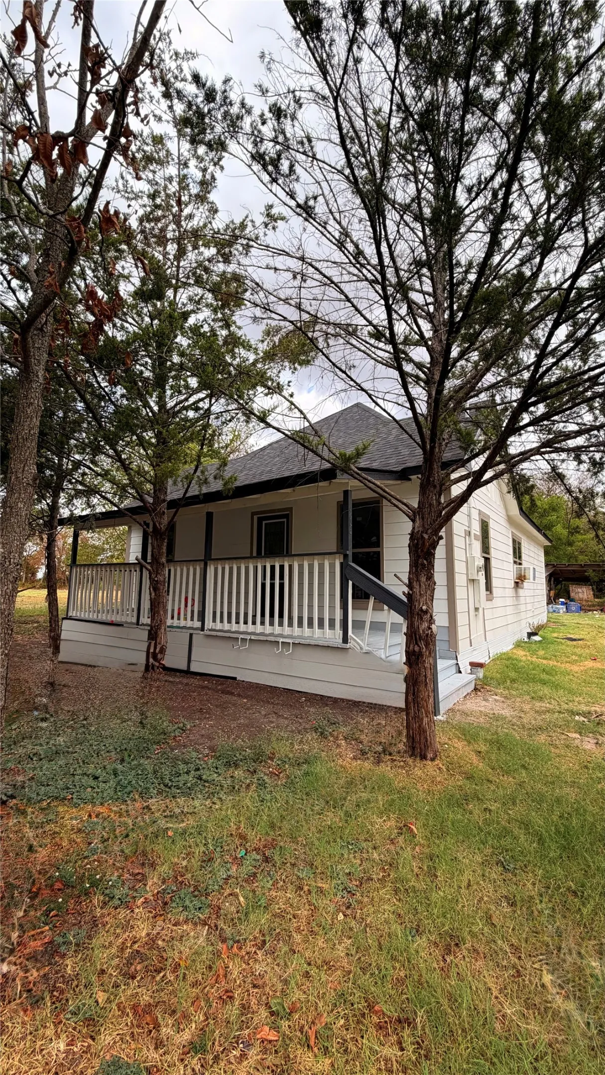 Single Family Residence For Sale in Ellis County , 206 E Canton Street, Palmer, Texas 75152, 3 Bedroom, 2 Bathroom, Garage spaces, 1,189 Sqft, built in 1940, mls#21391538, Real Estate Agent in Palmer, Homes For Sale in Ellis county, Homes For Sale in Palmer, Realtor in Palmer Texas, Real Estate Brokerage Independent Realty Texas, Luminita Cordes Realtor