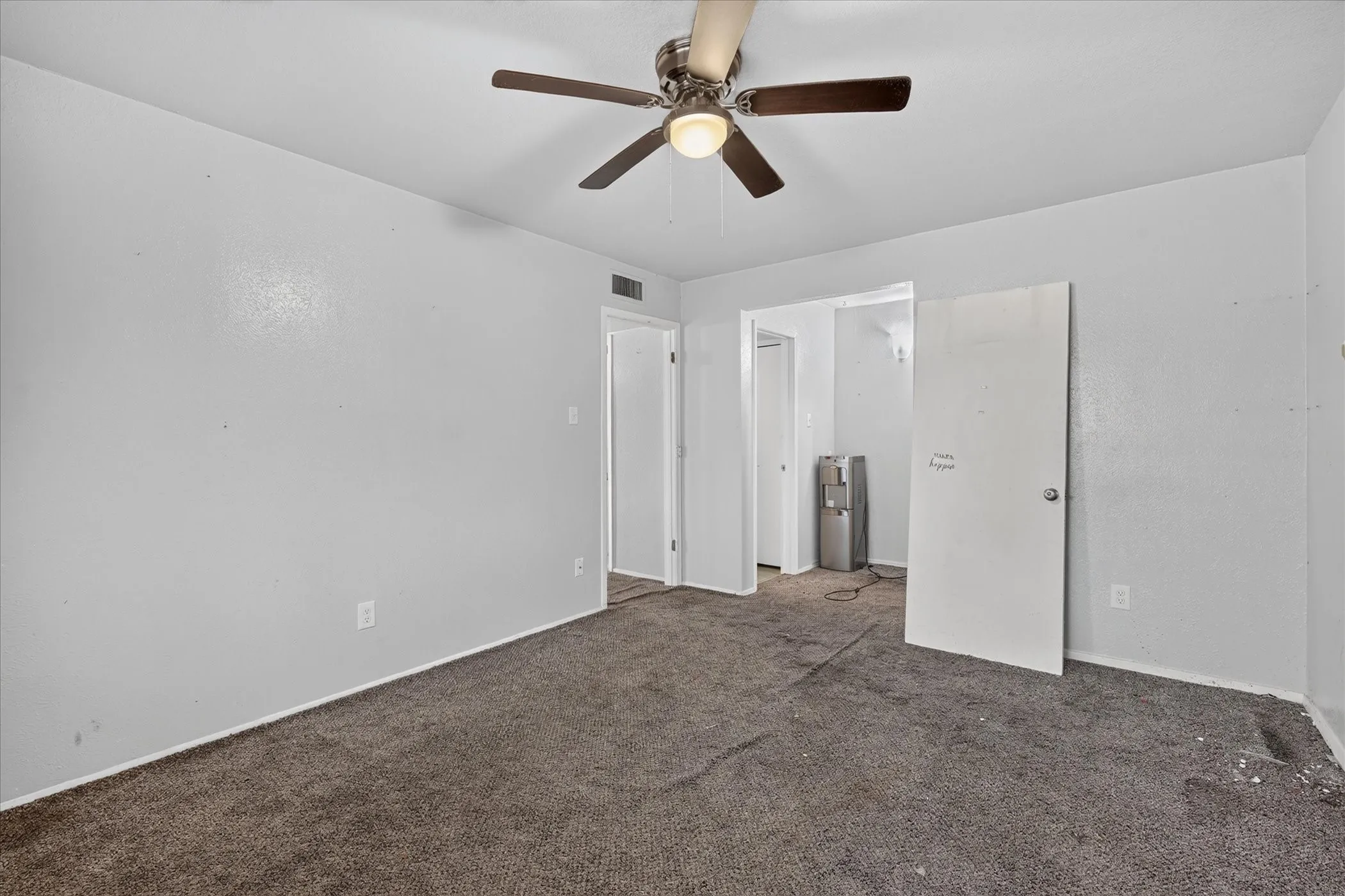Neutral wall finishes and ceiling fan with integrated lighting