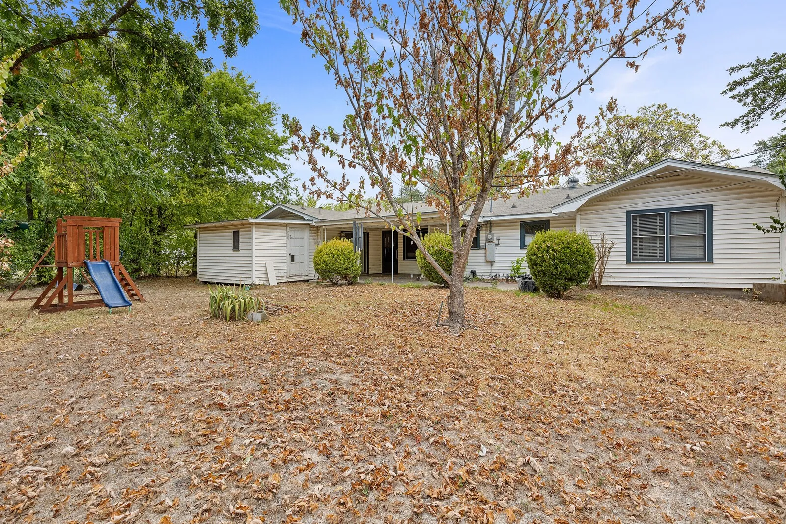 Single Family Residence For Sale in Mc Lennan County , 3300 Wynmore Drive, Waco, Texas 76706, 3 Bedroom, 2 Bathroom, Garage spaces, 1,678 Sqft, built in 1956, mls#21391540, Real Estate Agent in Waco, Homes For Sale in Mc Lennan county, Homes For Sale in Waco, Realtor in Waco Texas, Real Estate Brokerage Independent Realty Texas, Luminita Cordes Realtor