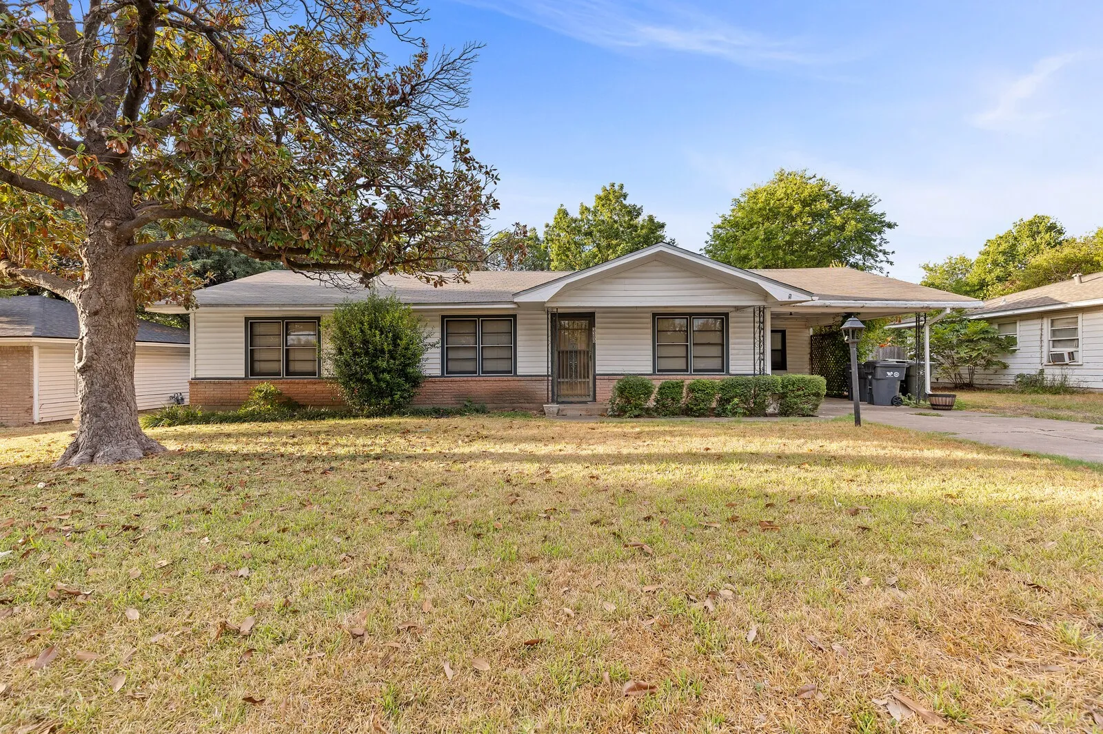 Single Family Residence For Sale in Mc Lennan County , 3300 Wynmore Drive, Waco, Texas 76706, 3 Bedroom, 2 Bathroom, Garage spaces, 1,678 Sqft, built in 1956, mls#21391540, Real Estate Agent in Waco, Homes For Sale in Mc Lennan county, Homes For Sale in Waco, Realtor in Waco Texas, Real Estate Brokerage Independent Realty Texas, Luminita Cordes Realtor