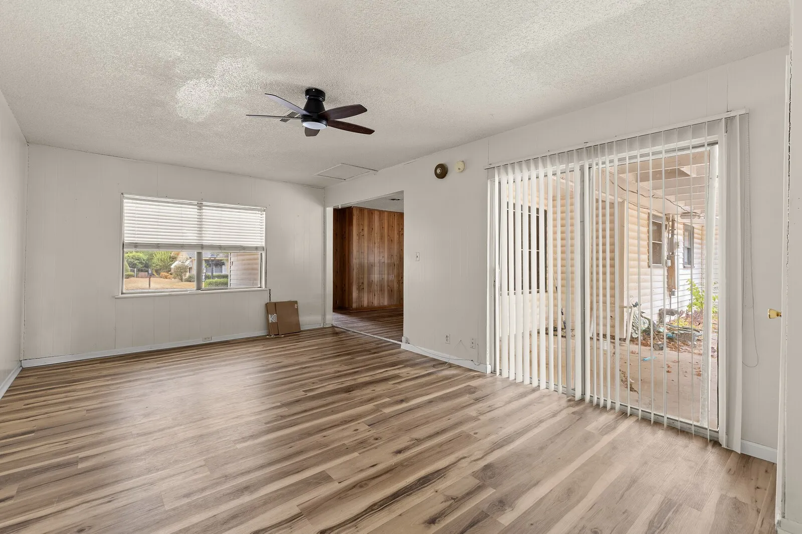 Single Family Residence For Sale in Mc Lennan County , 3300 Wynmore Drive, Waco, Texas 76706, 3 Bedroom, 2 Bathroom, Garage spaces, 1,678 Sqft, built in 1956, mls#21391540, Real Estate Agent in Waco, Homes For Sale in Mc Lennan county, Homes For Sale in Waco, Realtor in Waco Texas, Real Estate Brokerage Independent Realty Texas, Luminita Cordes Realtor