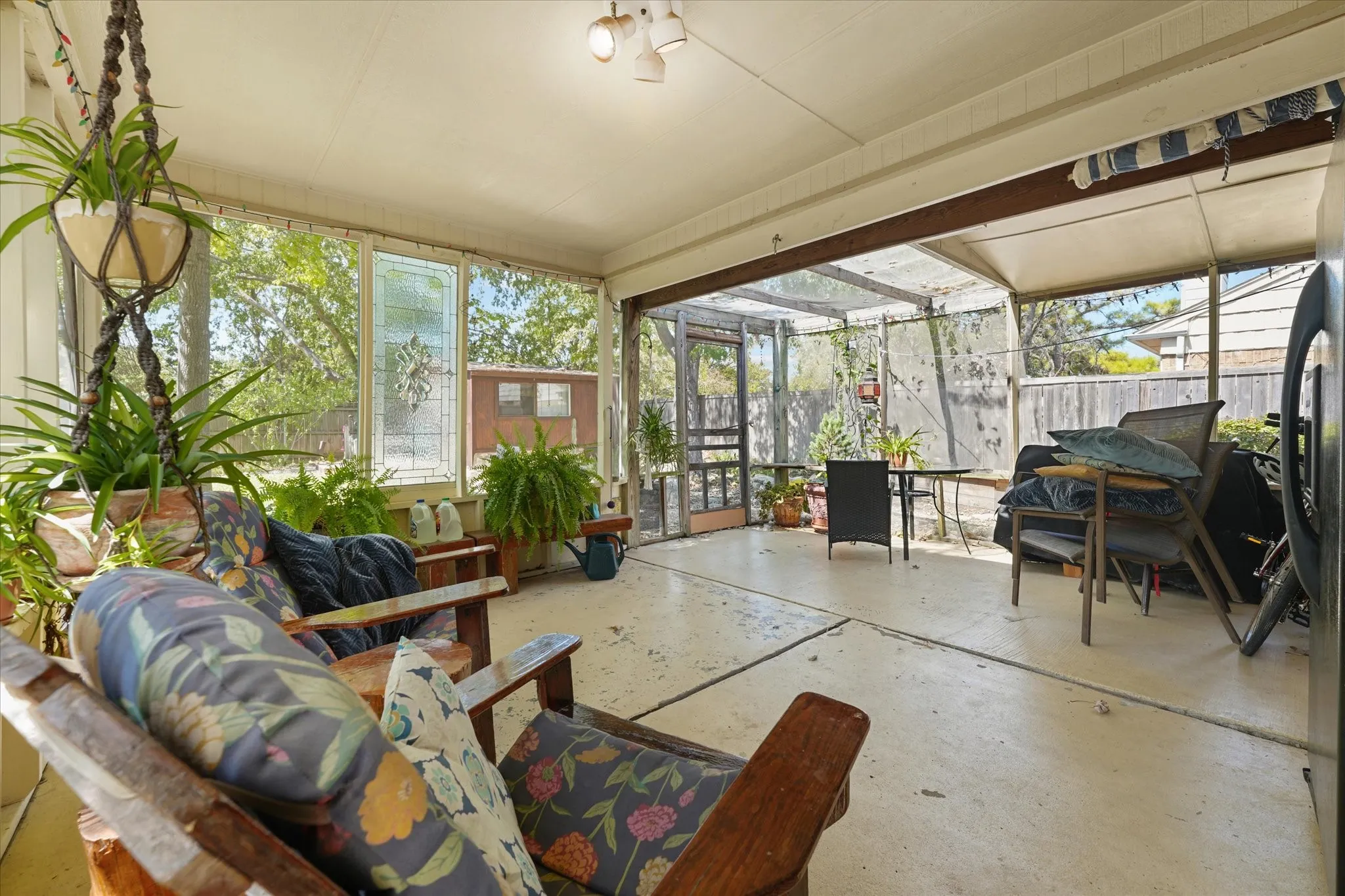 Screened in porch