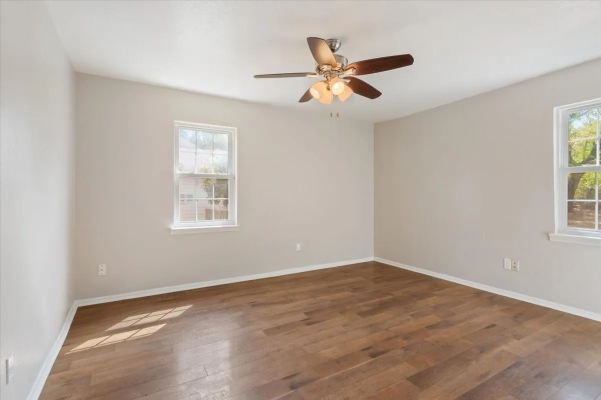 Single Family Residence For Sale in Coryell County , 2311 Terrace Drive, Copperas Cove, Texas 76522, 3 Bedroom, 2 Bathroom, Garage spaces, 1,269 Sqft, built in 1963, mls#21391535, Real Estate Agent in Copperas Cove, Homes For Sale in Coryell county, Homes For Sale in Copperas Cove, Realtor in Copperas Cove Texas, Real Estate Brokerage Independent Realty Texas, Luminita Cordes Realtor