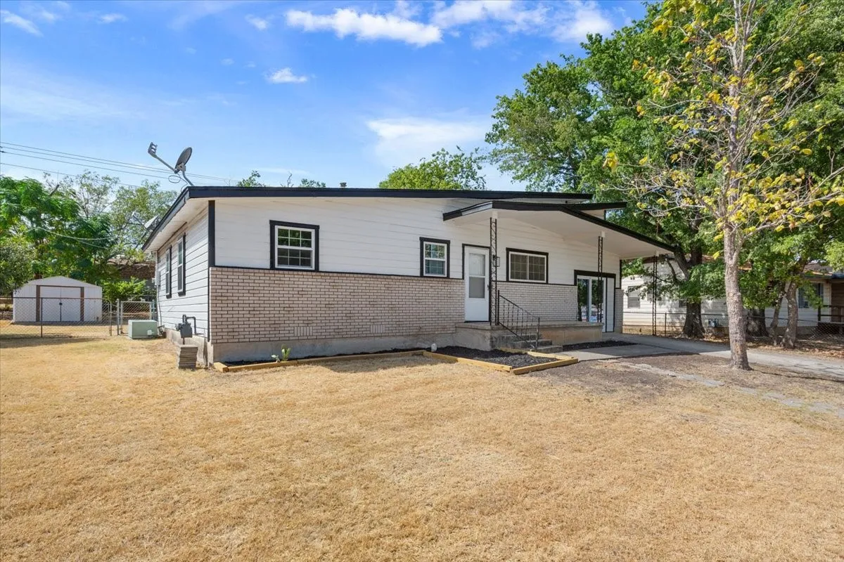 Single Family Residence For Sale in Coryell County , 2311 Terrace Drive, Copperas Cove, Texas 76522, 3 Bedroom, 2 Bathroom, Garage spaces, 1,269 Sqft, built in 1963, mls#21391535, Real Estate Agent in Copperas Cove, Homes For Sale in Coryell county, Homes For Sale in Copperas Cove, Realtor in Copperas Cove Texas, Real Estate Brokerage Independent Realty Texas, Luminita Cordes Realtor