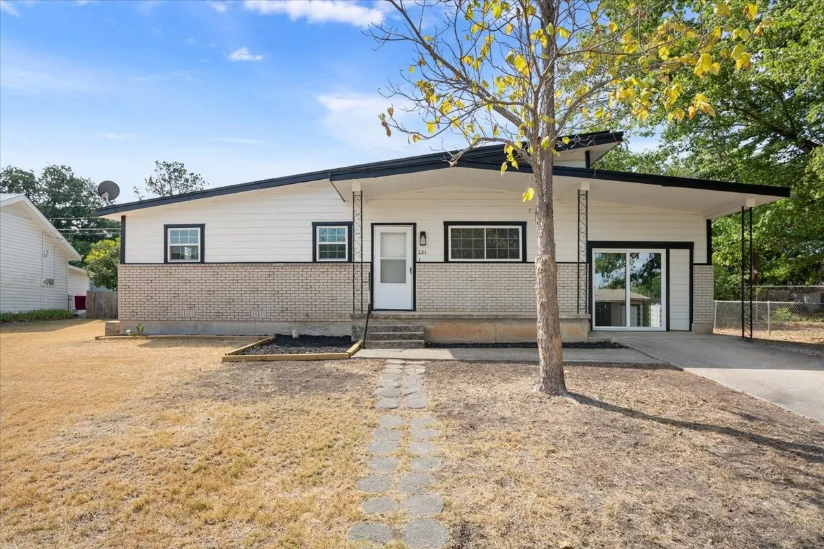 Single Family Residence For Sale in Coryell County , 2311 Terrace Drive, Copperas Cove, Texas 76522, 3 Bedroom, 2 Bathroom, Garage spaces, 1,269 Sqft, built in 1963, mls#21391535, Real Estate Agent in Copperas Cove, Homes For Sale in Coryell county, Homes For Sale in Copperas Cove, Realtor in Copperas Cove Texas, Real Estate Brokerage Independent Realty Texas, Luminita Cordes Realtor