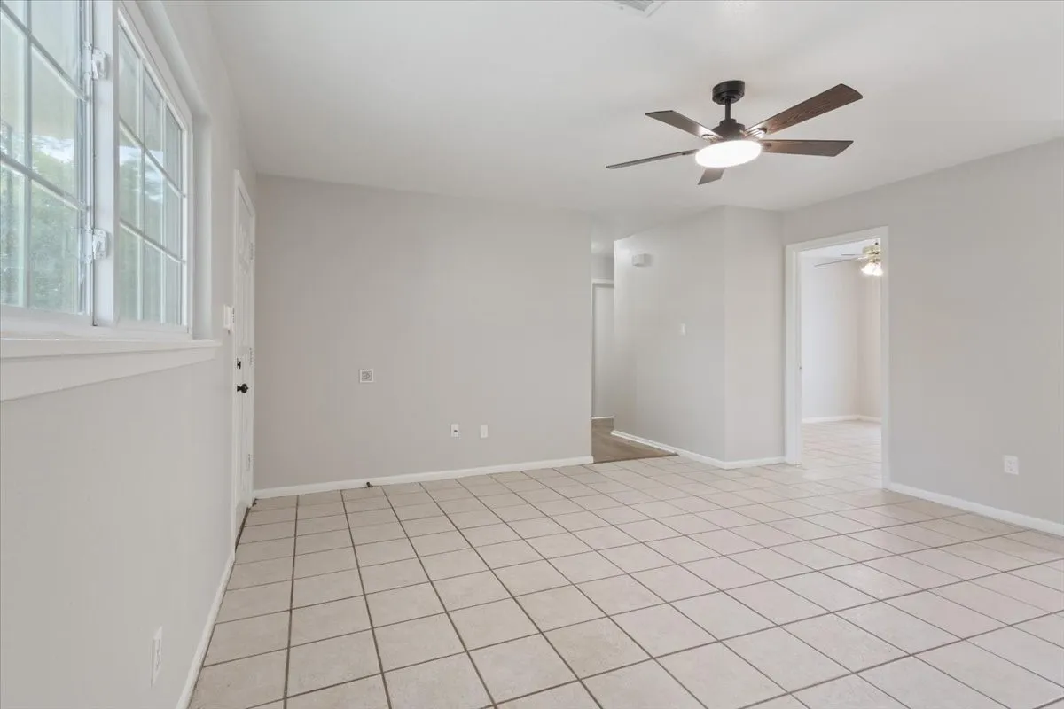 Single Family Residence For Sale in Coryell County , 2311 Terrace Drive, Copperas Cove, Texas 76522, 3 Bedroom, 2 Bathroom, Garage spaces, 1,269 Sqft, built in 1963, mls#21391535, Real Estate Agent in Copperas Cove, Homes For Sale in Coryell county, Homes For Sale in Copperas Cove, Realtor in Copperas Cove Texas, Real Estate Brokerage Independent Realty Texas, Luminita Cordes Realtor