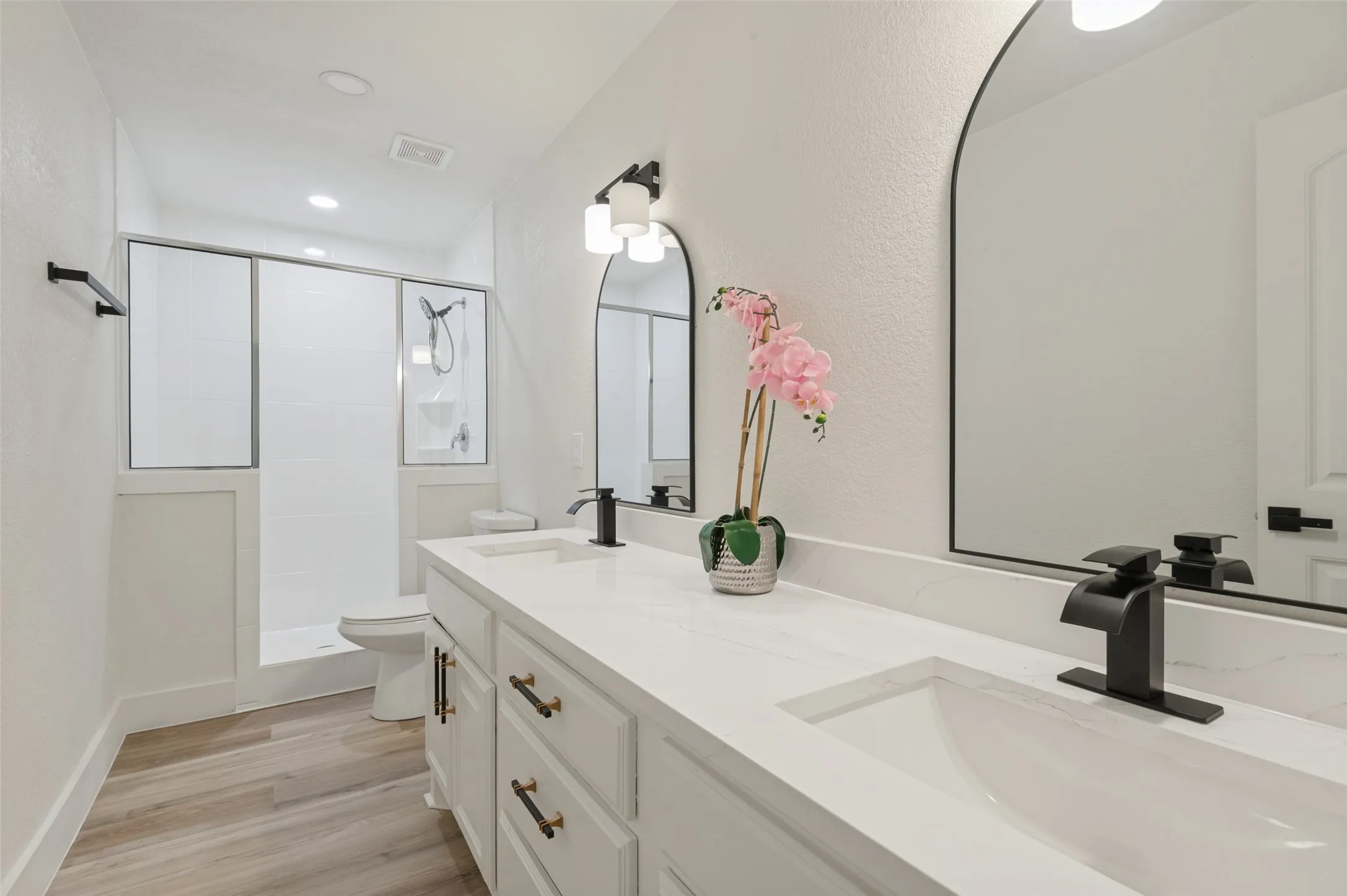 Single Family Residence For Sale in Dallas County , 2212 Piedmont Street, Irving, Texas 75061, 3 Bedroom, 3 Bathroom, 1 Garage spaces, 1,556 Sqft, built in 1957, mls#21391544, Real Estate Agent in Irving, Homes For Sale in Dallas county, Homes For Sale in Irving, Realtor in Irving Texas, Real Estate Brokerage Independent Realty Texas, Luminita Cordes Realtor