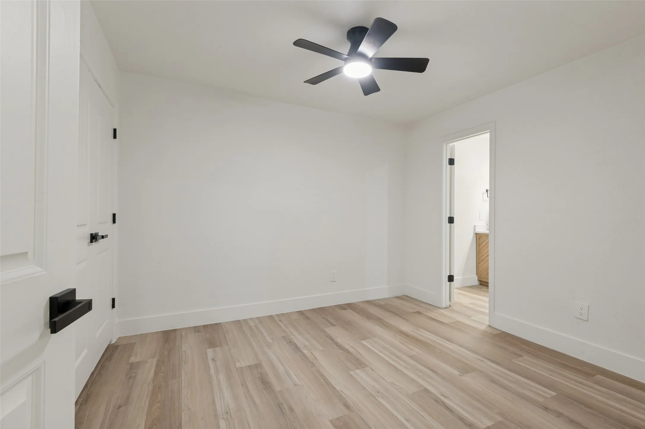 Single Family Residence For Sale in Dallas County , 2212 Piedmont Street, Irving, Texas 75061, 3 Bedroom, 3 Bathroom, 1 Garage spaces, 1,556 Sqft, built in 1957, mls#21391544, Real Estate Agent in Irving, Homes For Sale in Dallas county, Homes For Sale in Irving, Realtor in Irving Texas, Real Estate Brokerage Independent Realty Texas, Luminita Cordes Realtor