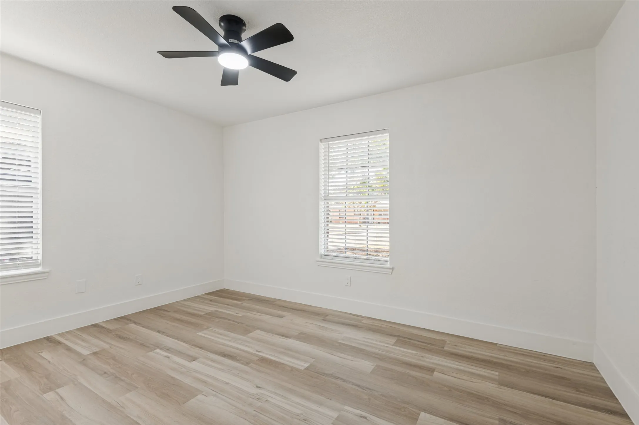 Single Family Residence For Sale in Dallas County , 2212 Piedmont Street, Irving, Texas 75061, 3 Bedroom, 3 Bathroom, 1 Garage spaces, 1,556 Sqft, built in 1957, mls#21391544, Real Estate Agent in Irving, Homes For Sale in Dallas county, Homes For Sale in Irving, Realtor in Irving Texas, Real Estate Brokerage Independent Realty Texas, Luminita Cordes Realtor