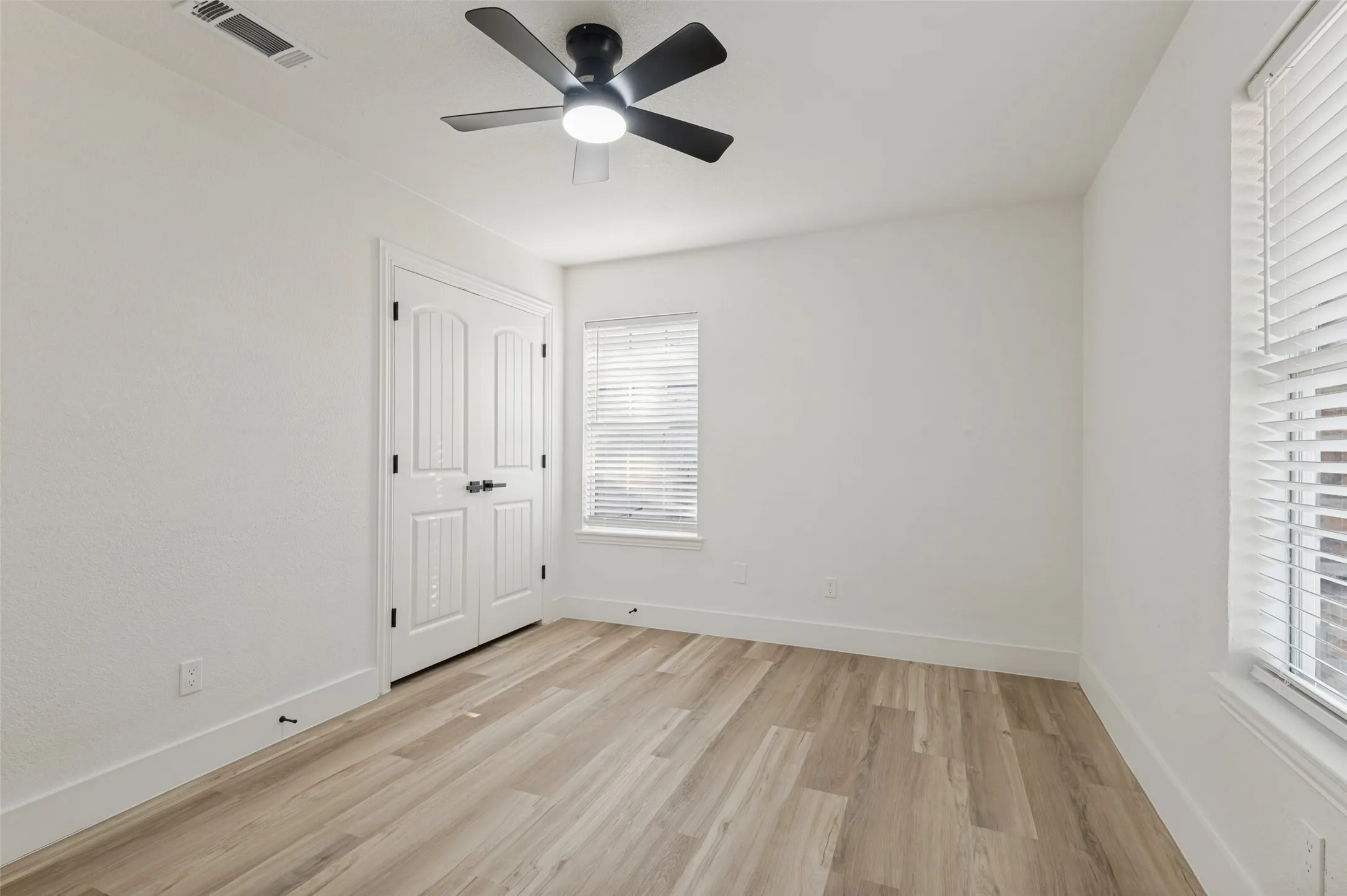 Single Family Residence For Sale in Dallas County , 2212 Piedmont Street, Irving, Texas 75061, 3 Bedroom, 3 Bathroom, 1 Garage spaces, 1,556 Sqft, built in 1957, mls#21391544, Real Estate Agent in Irving, Homes For Sale in Dallas county, Homes For Sale in Irving, Realtor in Irving Texas, Real Estate Brokerage Independent Realty Texas, Luminita Cordes Realtor