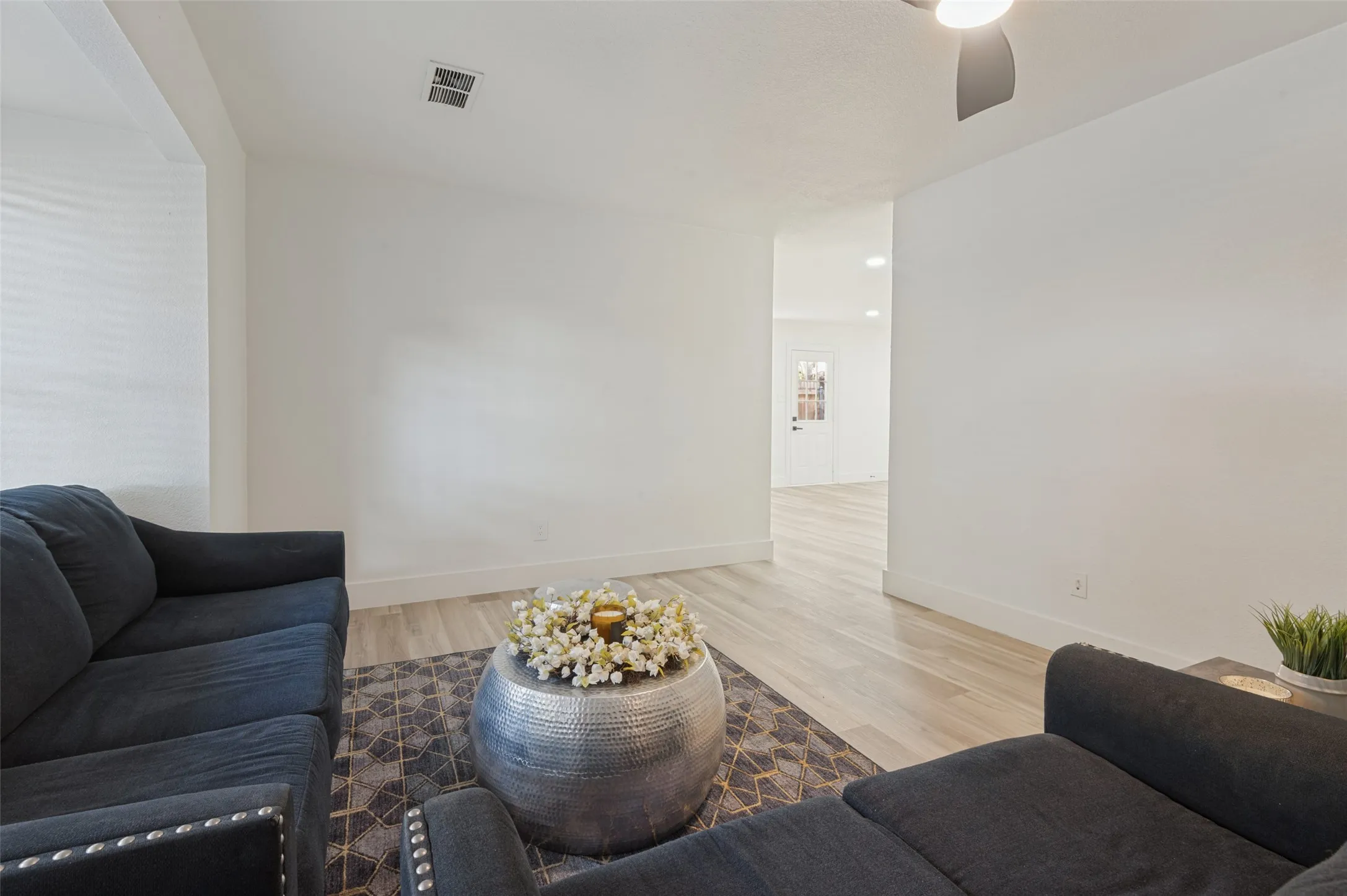 Single Family Residence For Sale in Dallas County , 2212 Piedmont Street, Irving, Texas 75061, 3 Bedroom, 3 Bathroom, 1 Garage spaces, 1,556 Sqft, built in 1957, mls#21391544, Real Estate Agent in Irving, Homes For Sale in Dallas county, Homes For Sale in Irving, Realtor in Irving Texas, Real Estate Brokerage Independent Realty Texas, Luminita Cordes Realtor