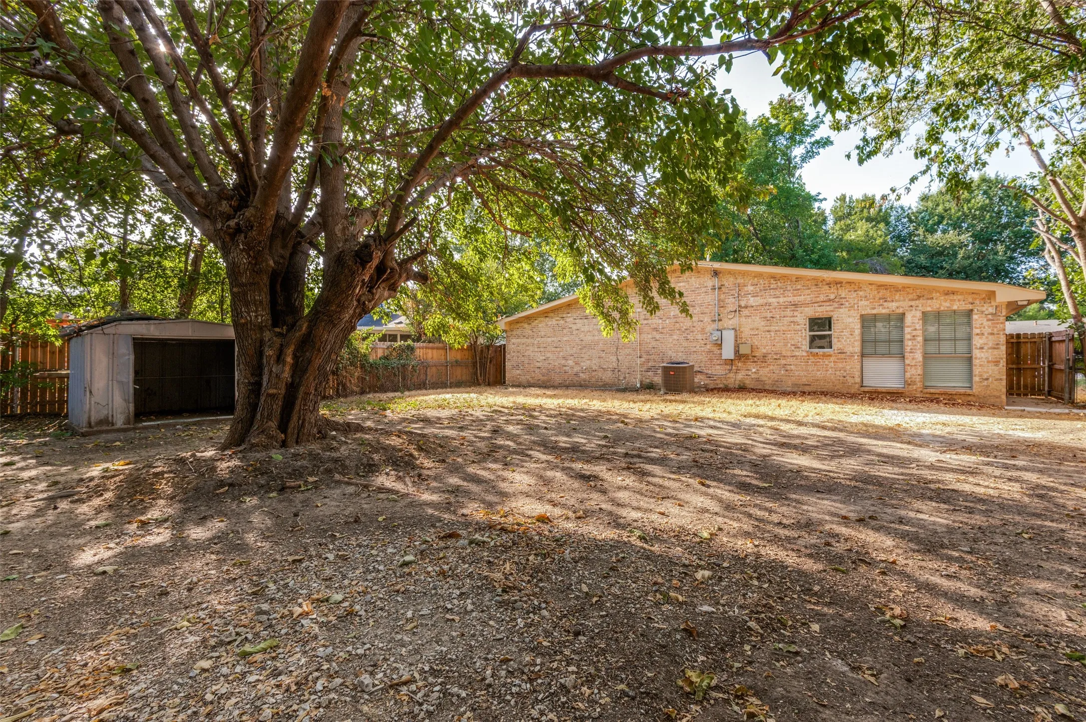 Single Family Residence For Sale in Dallas County , 2212 Piedmont Street, Irving, Texas 75061, 3 Bedroom, 3 Bathroom, 1 Garage spaces, 1,556 Sqft, built in 1957, mls#21391544, Real Estate Agent in Irving, Homes For Sale in Dallas county, Homes For Sale in Irving, Realtor in Irving Texas, Real Estate Brokerage Independent Realty Texas, Luminita Cordes Realtor
