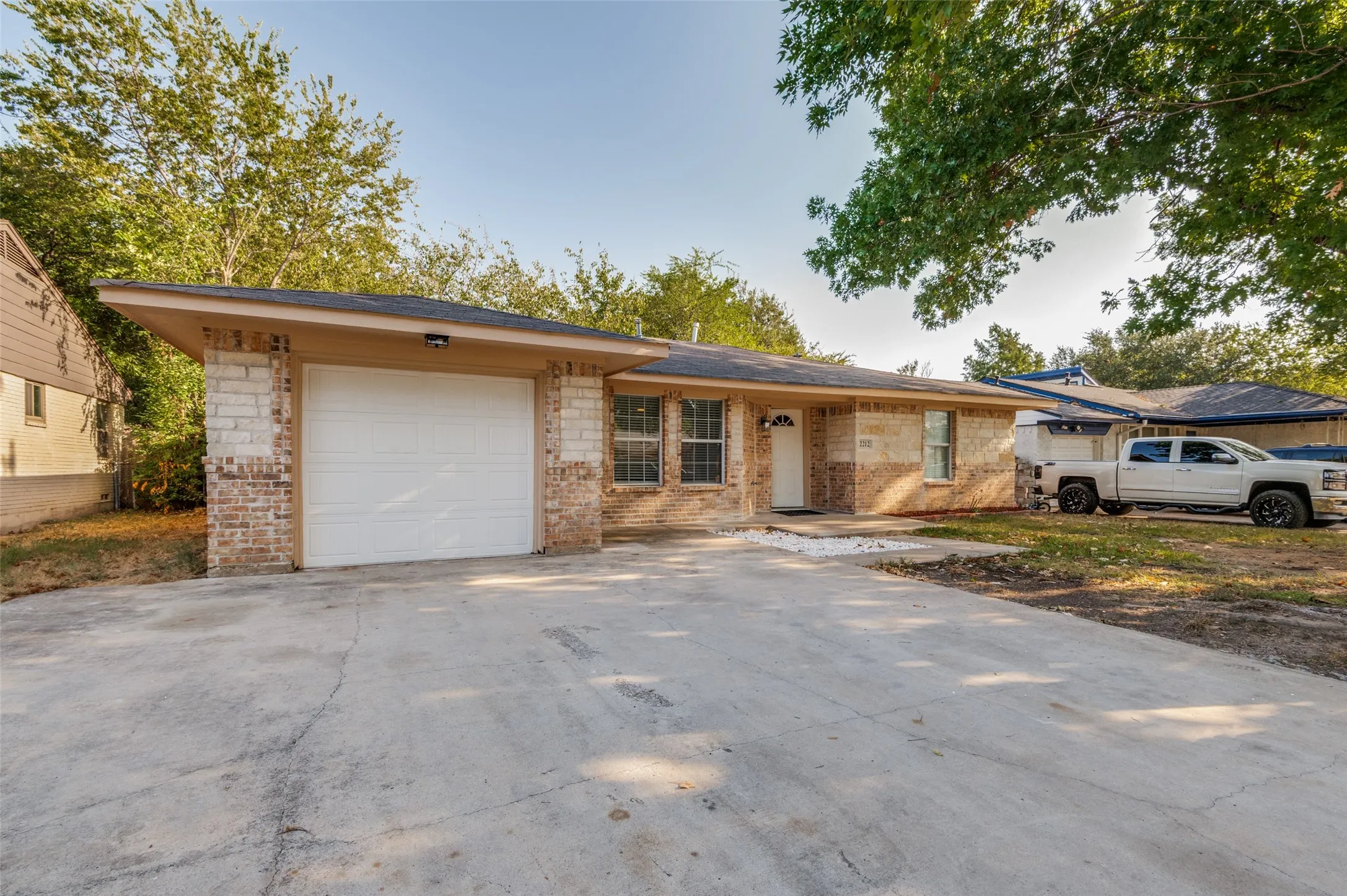 Single Family Residence For Sale in Dallas County , 2212 Piedmont Street, Irving, Texas 75061, 3 Bedroom, 3 Bathroom, 1 Garage spaces, 1,556 Sqft, built in 1957, mls#21391544, Real Estate Agent in Irving, Homes For Sale in Dallas county, Homes For Sale in Irving, Realtor in Irving Texas, Real Estate Brokerage Independent Realty Texas, Luminita Cordes Realtor