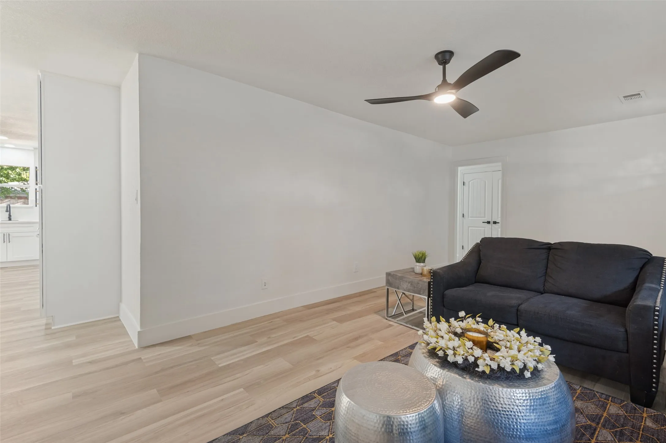 Single Family Residence For Sale in Dallas County , 2212 Piedmont Street, Irving, Texas 75061, 3 Bedroom, 3 Bathroom, 1 Garage spaces, 1,556 Sqft, built in 1957, mls#21391544, Real Estate Agent in Irving, Homes For Sale in Dallas county, Homes For Sale in Irving, Realtor in Irving Texas, Real Estate Brokerage Independent Realty Texas, Luminita Cordes Realtor