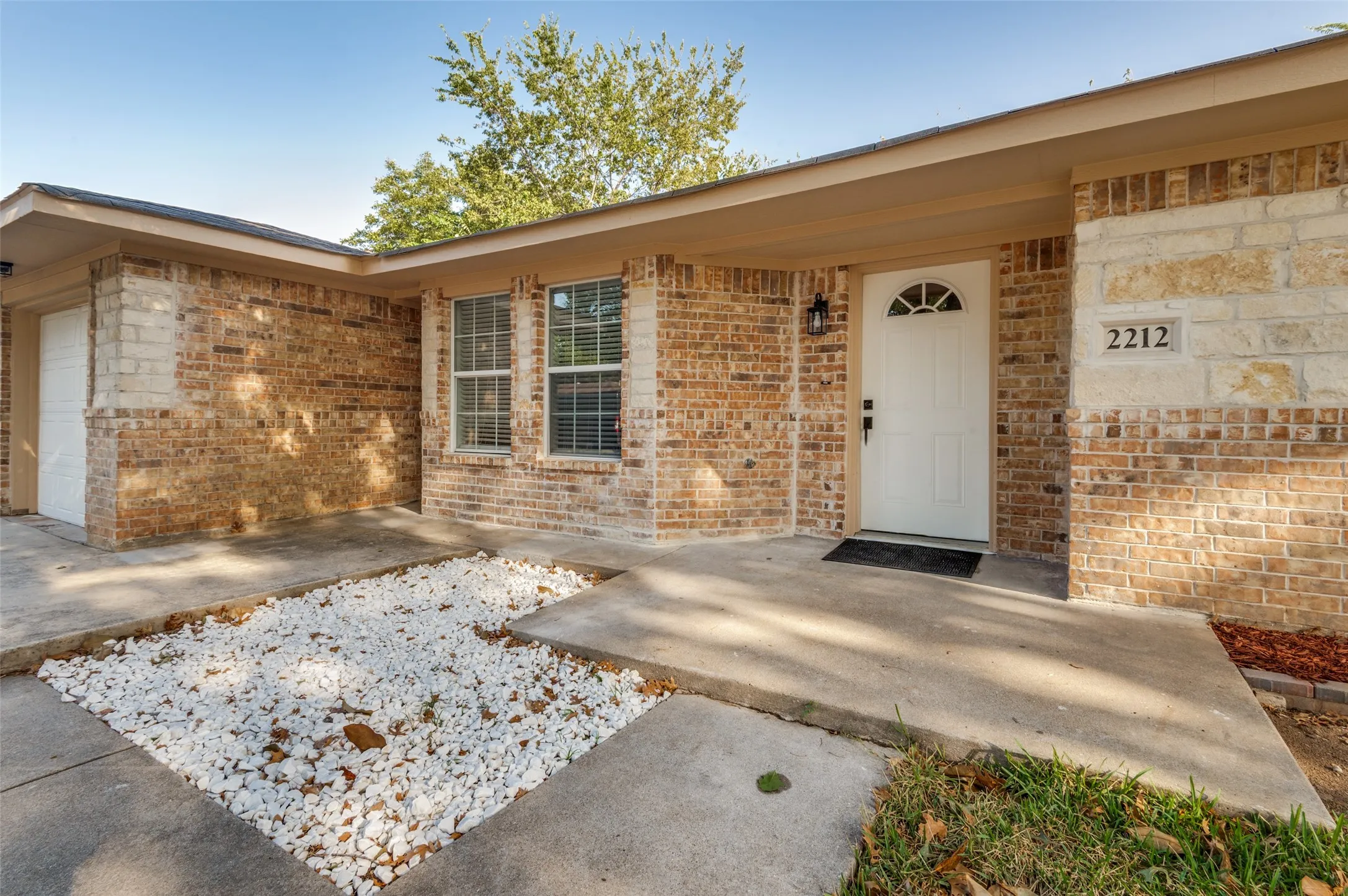 Single Family Residence For Sale in Dallas County , 2212 Piedmont Street, Irving, Texas 75061, 3 Bedroom, 3 Bathroom, 1 Garage spaces, 1,556 Sqft, built in 1957, mls#21391544, Real Estate Agent in Irving, Homes For Sale in Dallas county, Homes For Sale in Irving, Realtor in Irving Texas, Real Estate Brokerage Independent Realty Texas, Luminita Cordes Realtor