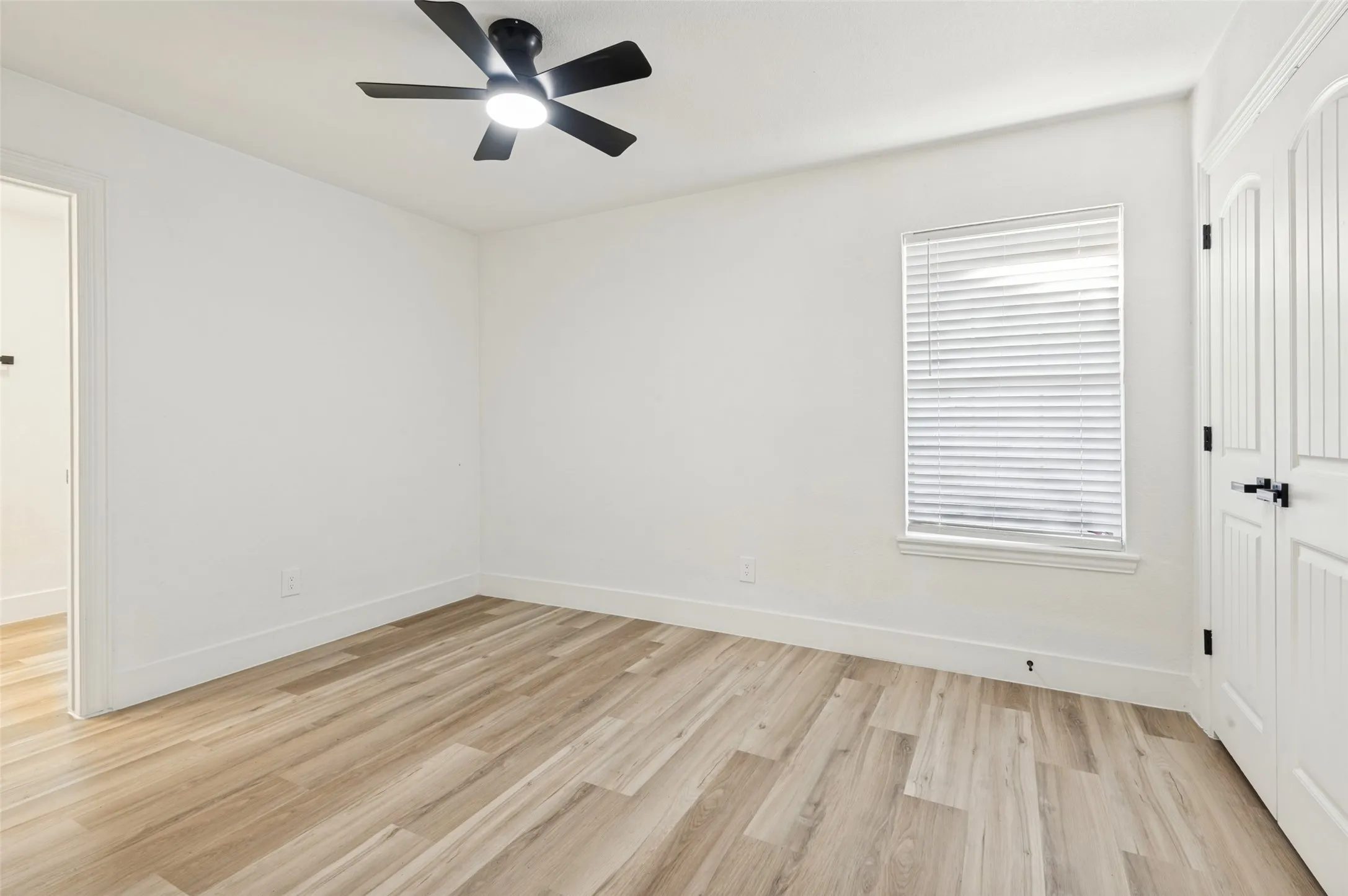 Single Family Residence For Sale in Dallas County , 2212 Piedmont Street, Irving, Texas 75061, 3 Bedroom, 3 Bathroom, 1 Garage spaces, 1,556 Sqft, built in 1957, mls#21391544, Real Estate Agent in Irving, Homes For Sale in Dallas county, Homes For Sale in Irving, Realtor in Irving Texas, Real Estate Brokerage Independent Realty Texas, Luminita Cordes Realtor